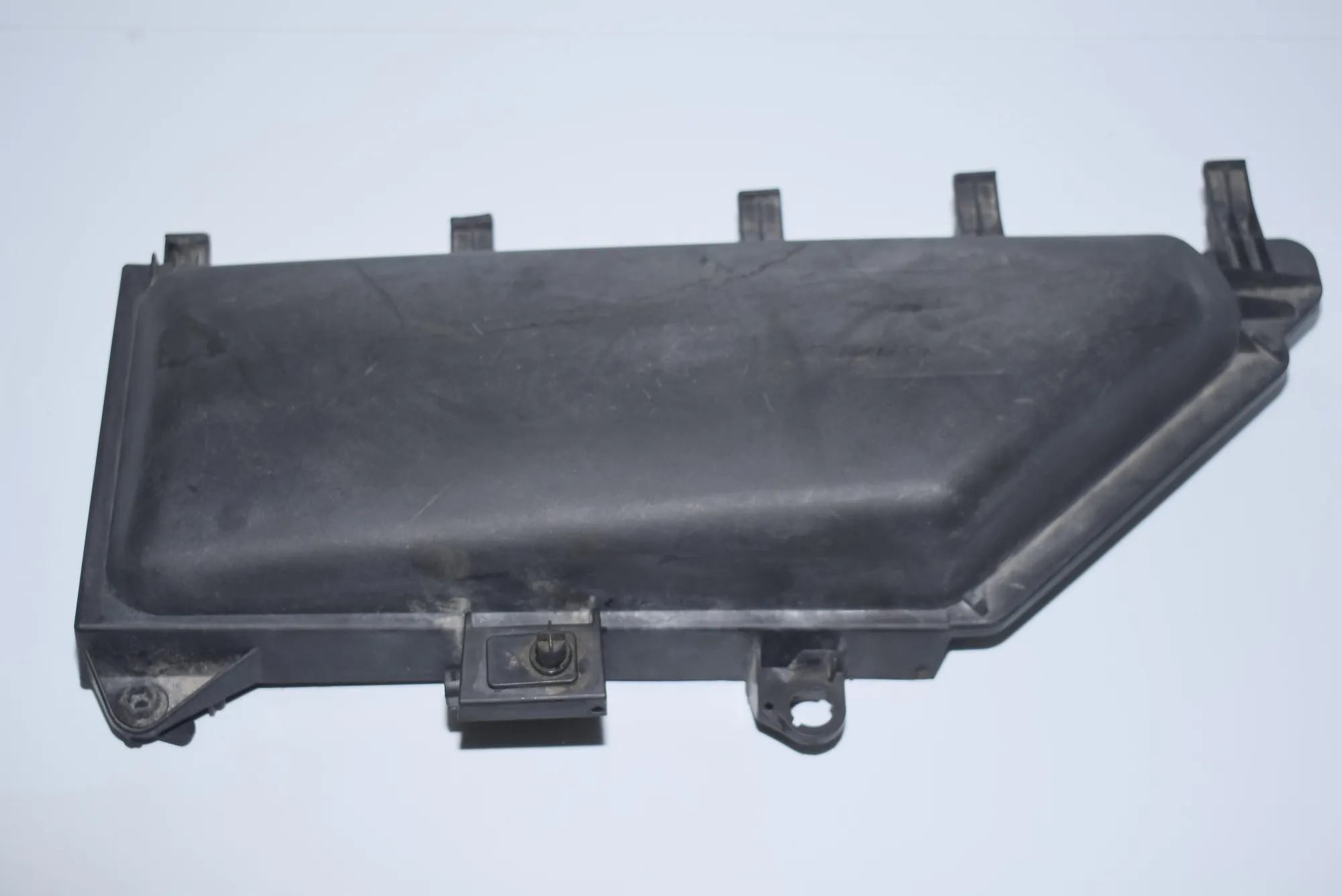 Air Filter Box – OEM 6950936 · BMW 6 Cabrio (E64) 2005 – 4