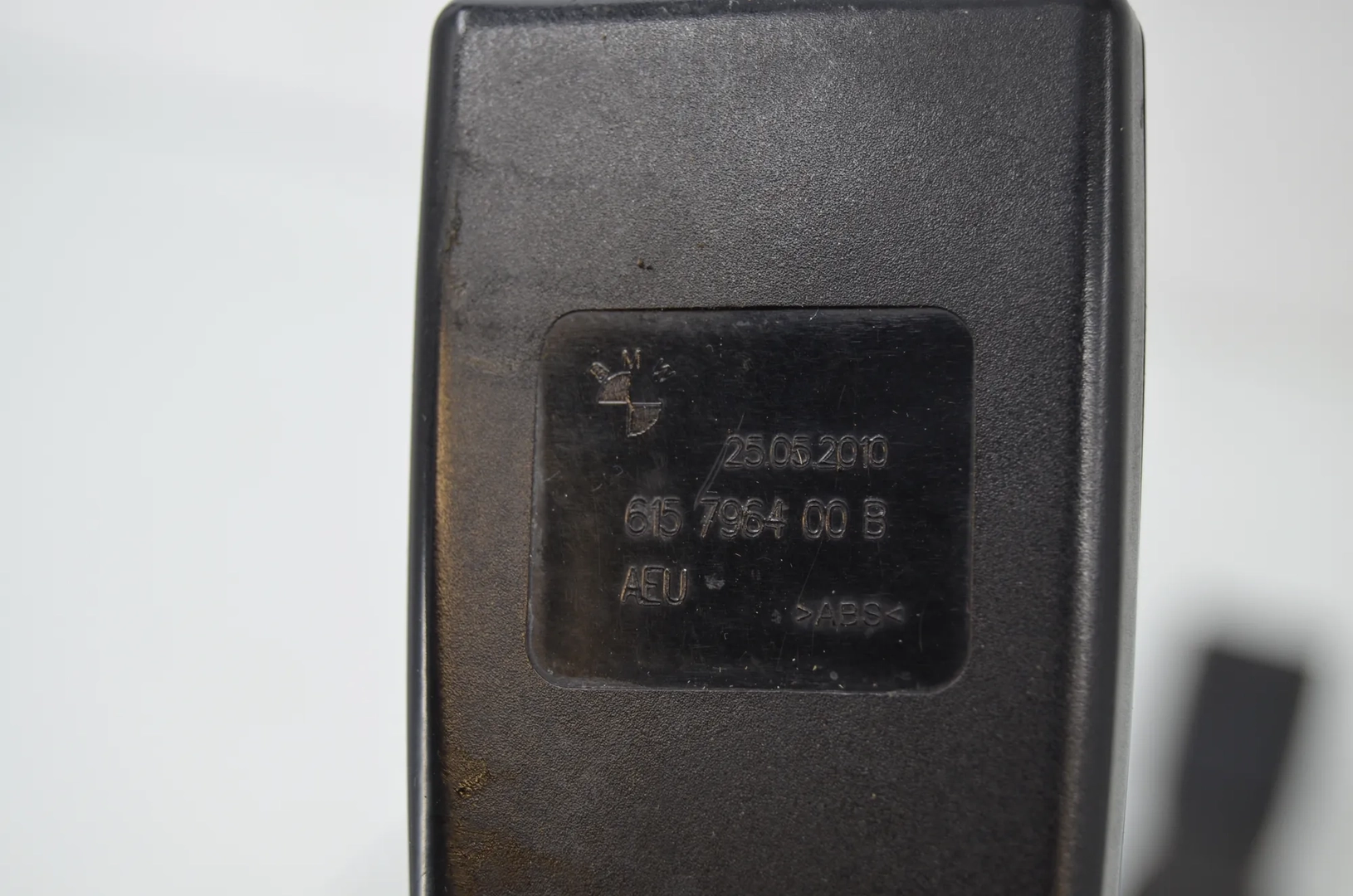 Front Right Seat Buckle – OEM 6157964 · BMW 5 (F10) 525 d 2010 – 5
