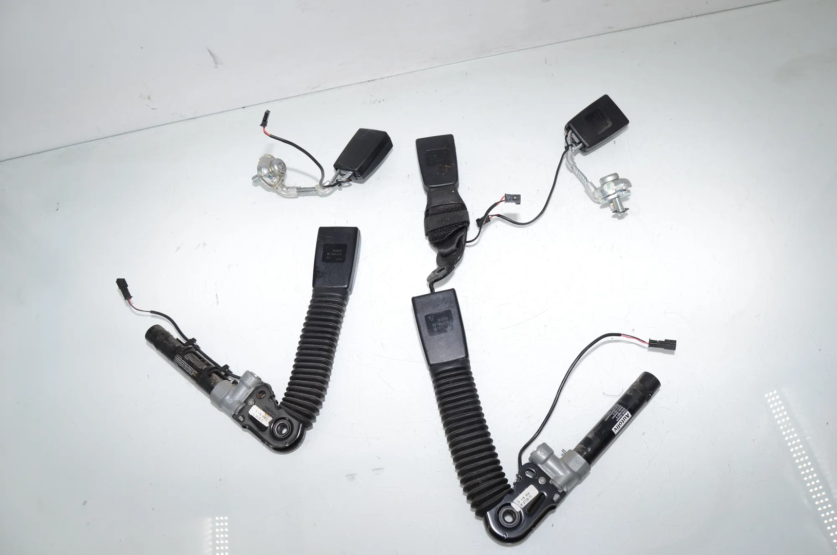 Front Right Seat Buckle – OEM 6157964 · BMW 5 (F10) 525 d 2010
