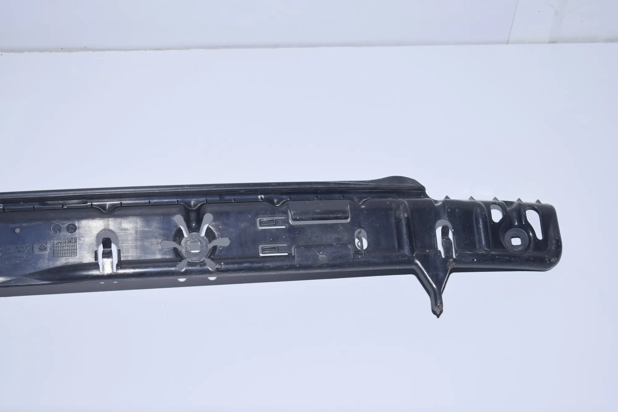Rear Bumper Middle Bracket – OEM 7038195 · BMW 6 Cabrio (E64) 2005 – 3