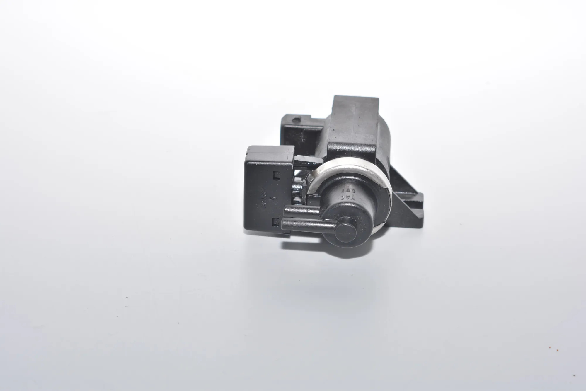 Solenoid Valve – OEM 2247906 · BMW 5 (E39) BMW 5 (E39) 530 d 2000 – 2