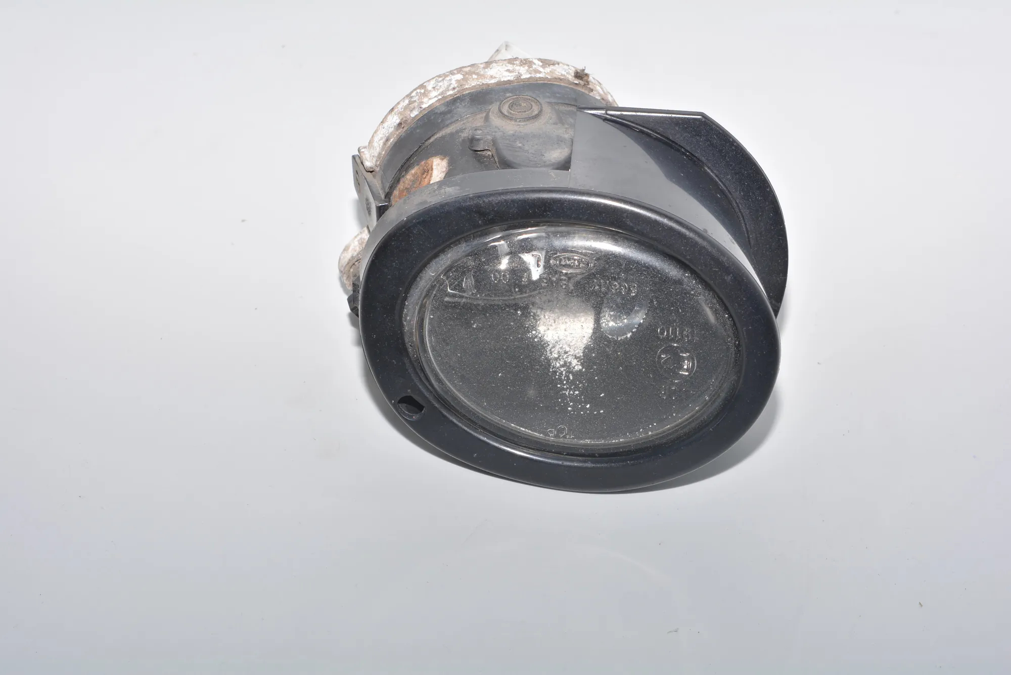 Front Left Fog Light – OEM NA · BMW 5 (E39) BMW 5 (E39) 2001