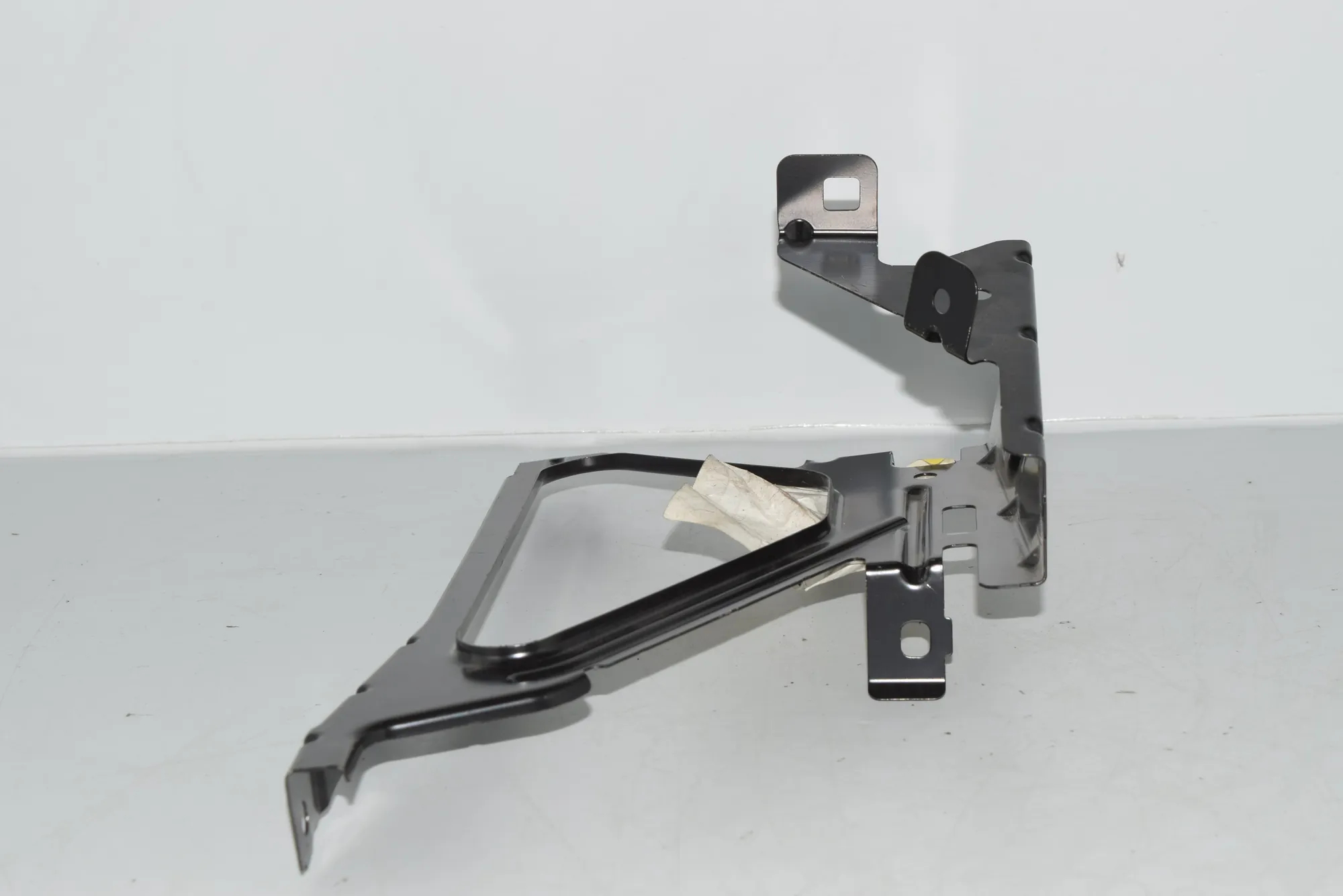 Front Right Bumper Bracket – OEM 7207186 · BMW 7 (F01, F02) BMW 7 (F01, F02) 2016 – 2