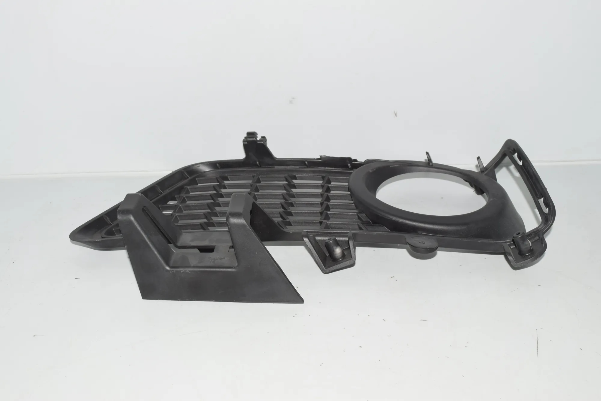 Front Left Grill – OEM 8062631 · BMW 3 (F30, F80) BMW 3 (F30, F80) 2015 – 3