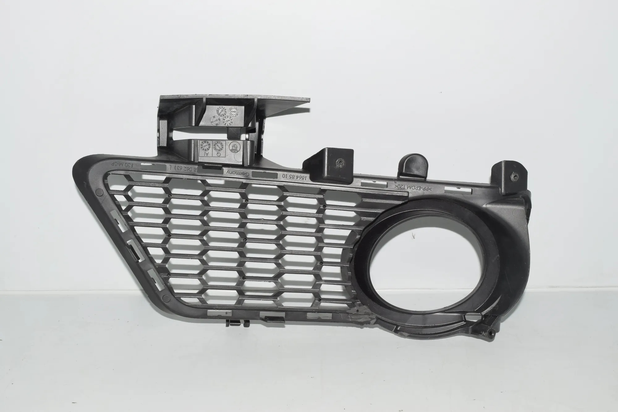 Front Left Grill – OEM 8062631 · BMW 3 (F30, F80) BMW 3 (F30, F80) 2015 – 2