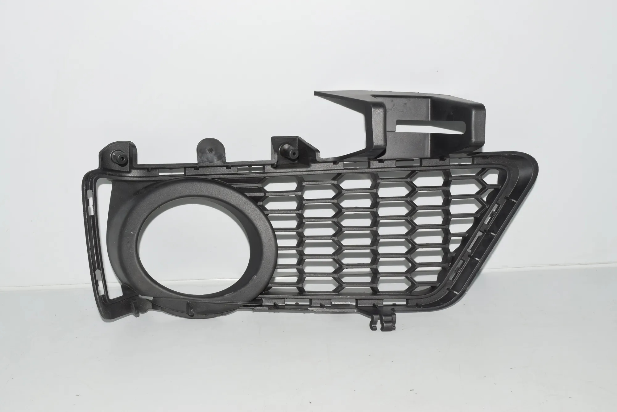 Front Left Grill – OEM 8062631 · BMW 3 (F30, F80) BMW 3 (F30, F80) 2015