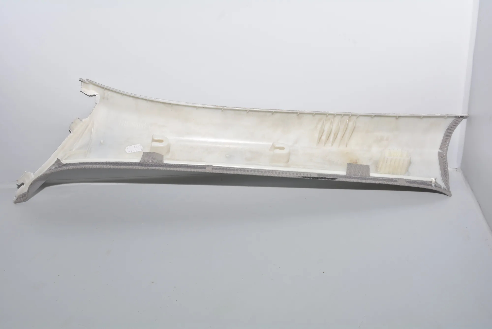 Front Right A Pillar Trim – OEM 7112736 · BMW 7 (F01, F02) BMW 7 (F01, F02) 2014 – 2