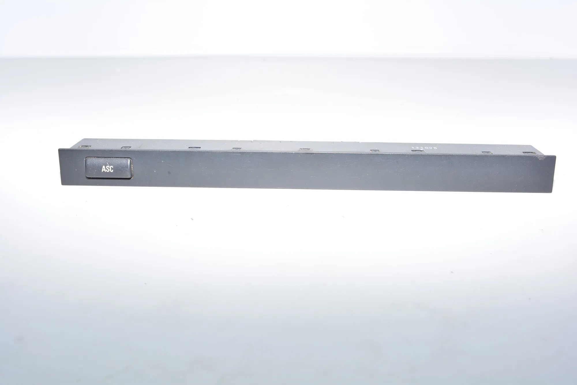 Button Switch Panel – OEM 8373707 · BMW 5 (E39) BMW 5 (E39) 2001
