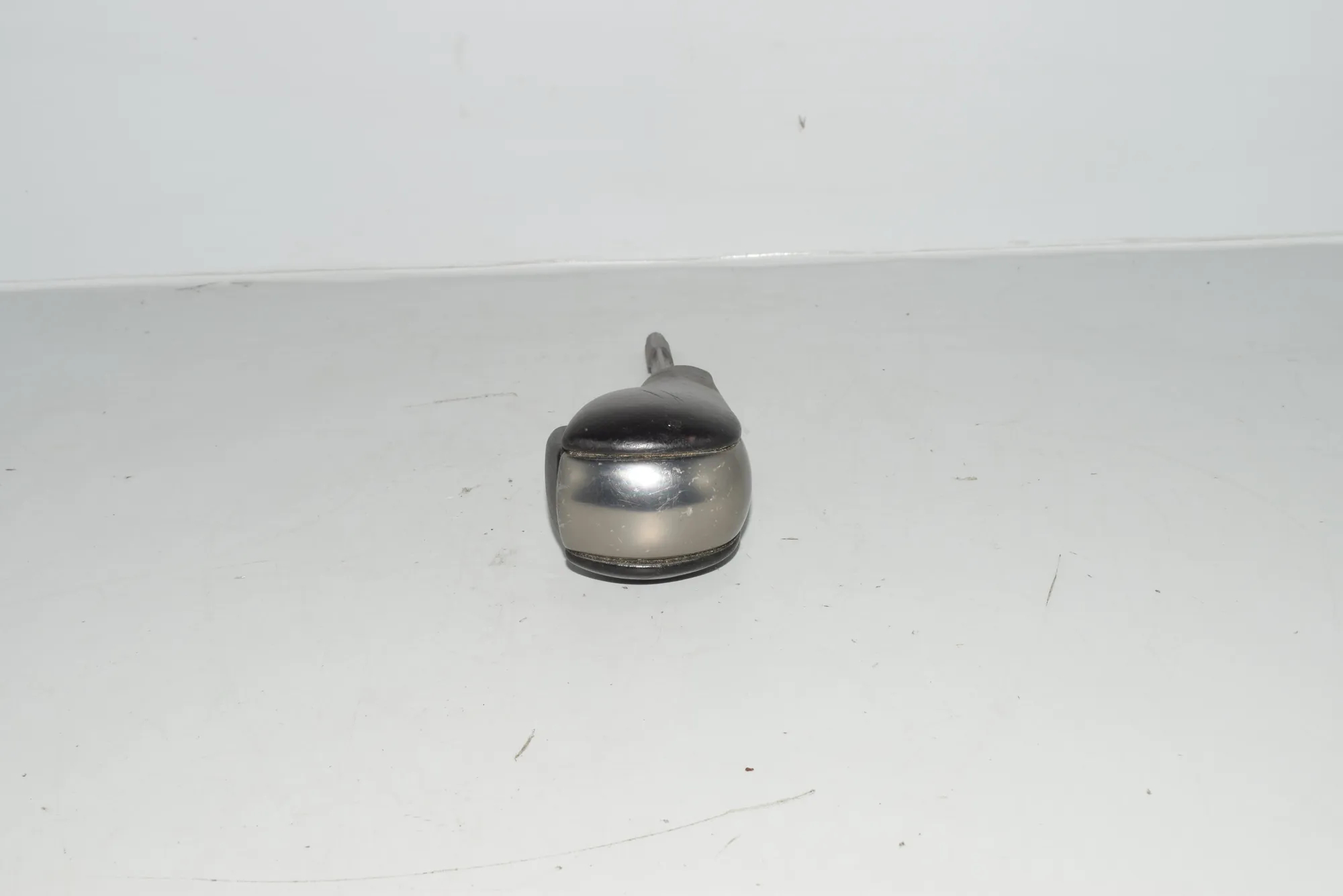 Gear Shifting Knob – OEM NA · BMW 5 (E39) BMW 5 (E39) 2000