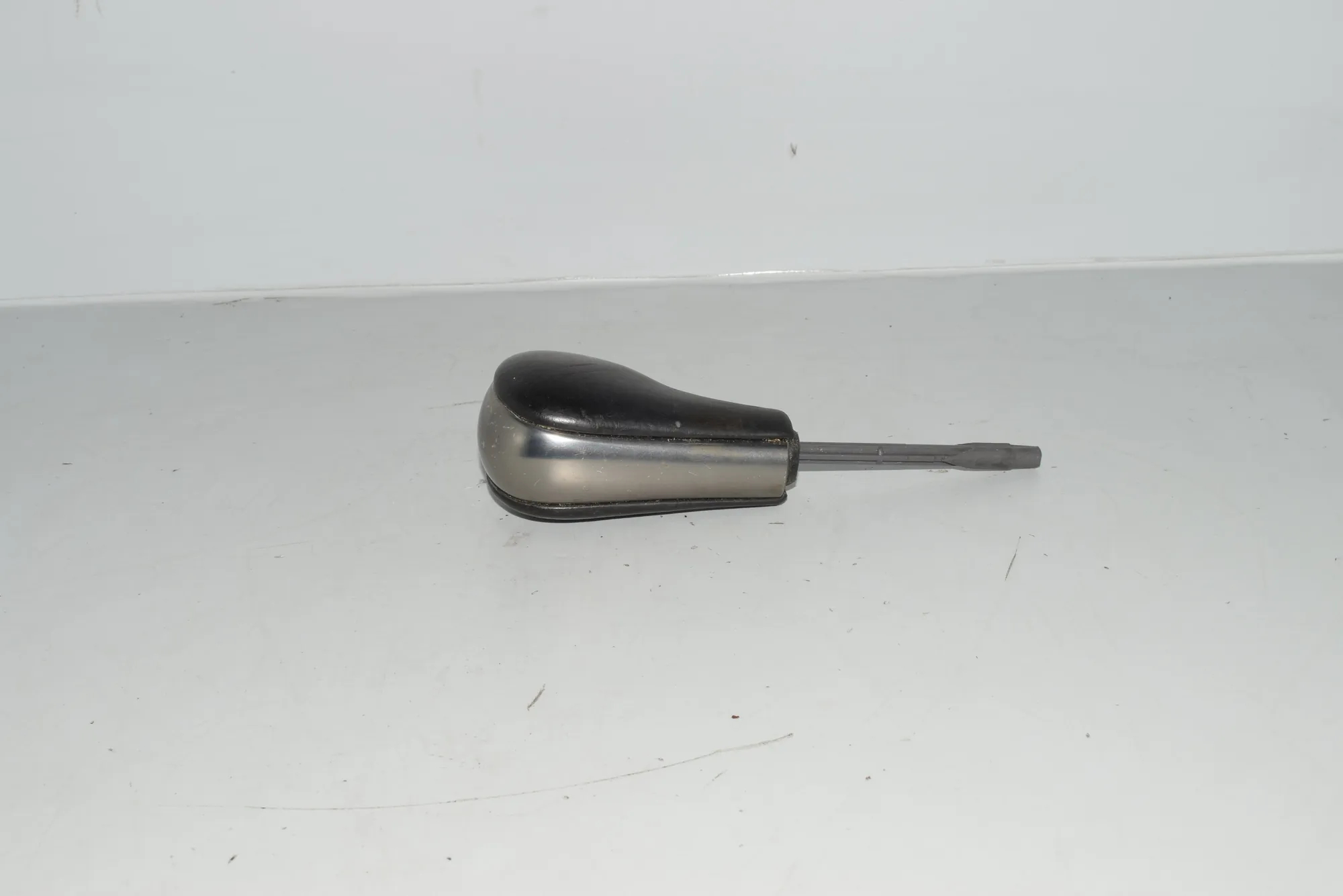 Gear Shifting Knob – OEM NA · BMW 5 (E39) BMW 5 (E39) 2000 – 2