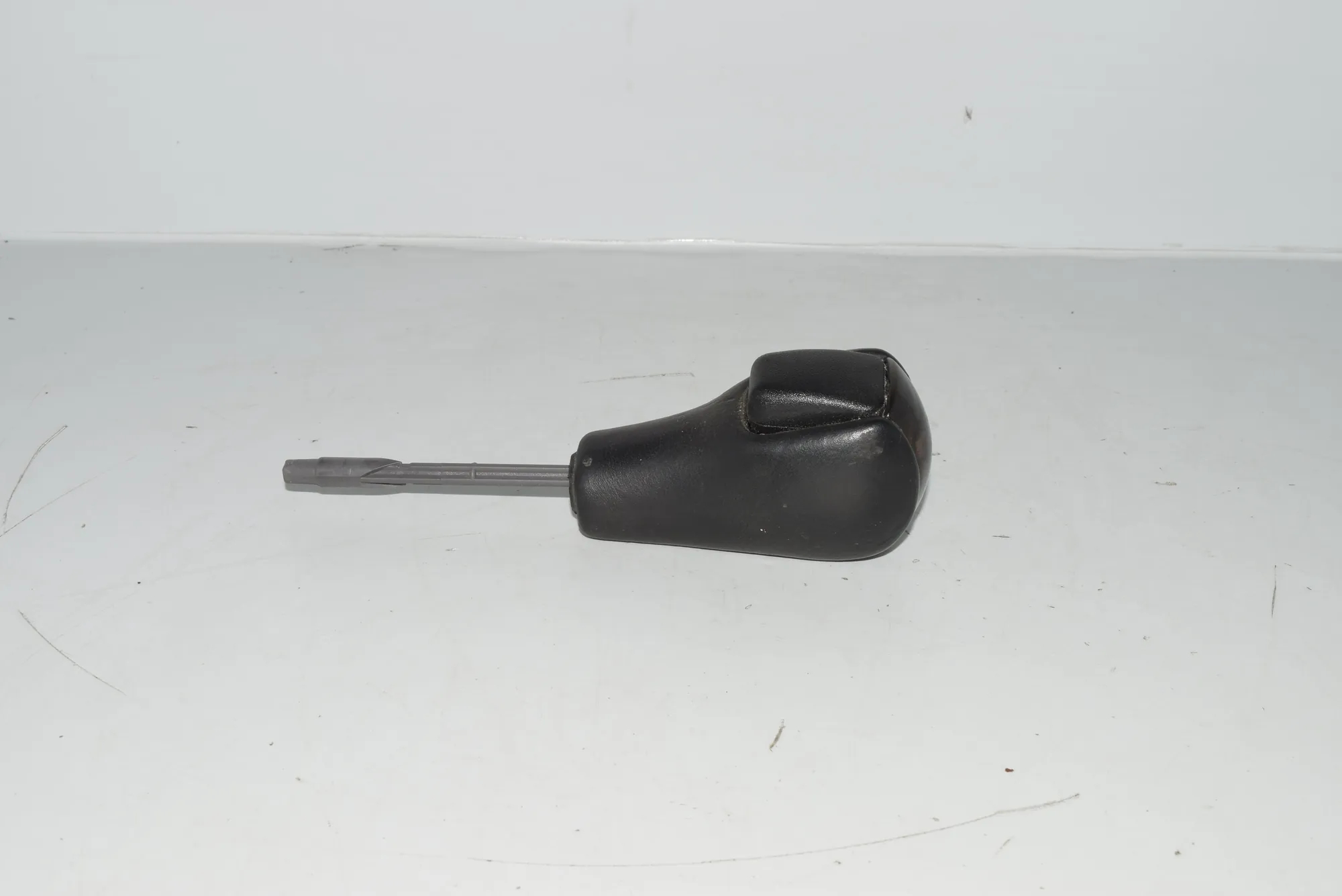 Gear Shifting Knob – OEM NA · BMW 5 (E39) BMW 5 (E39) 2000 – 4