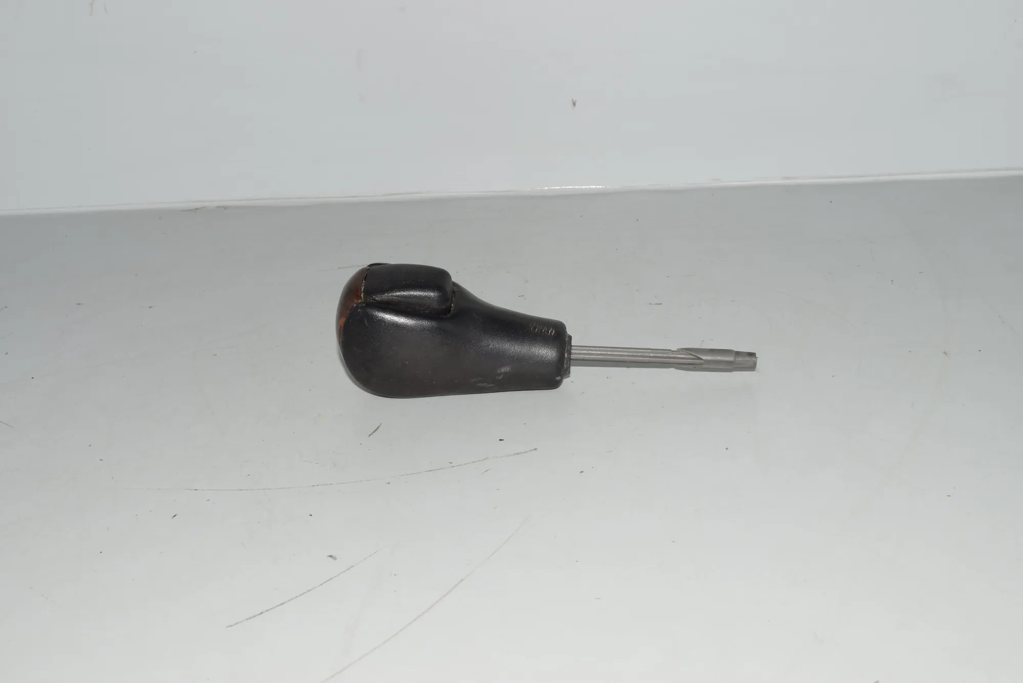 Gear Shifting Knob – OEM NA · BMW 5 (E39) BMW 5 (E39) 2000 – 3