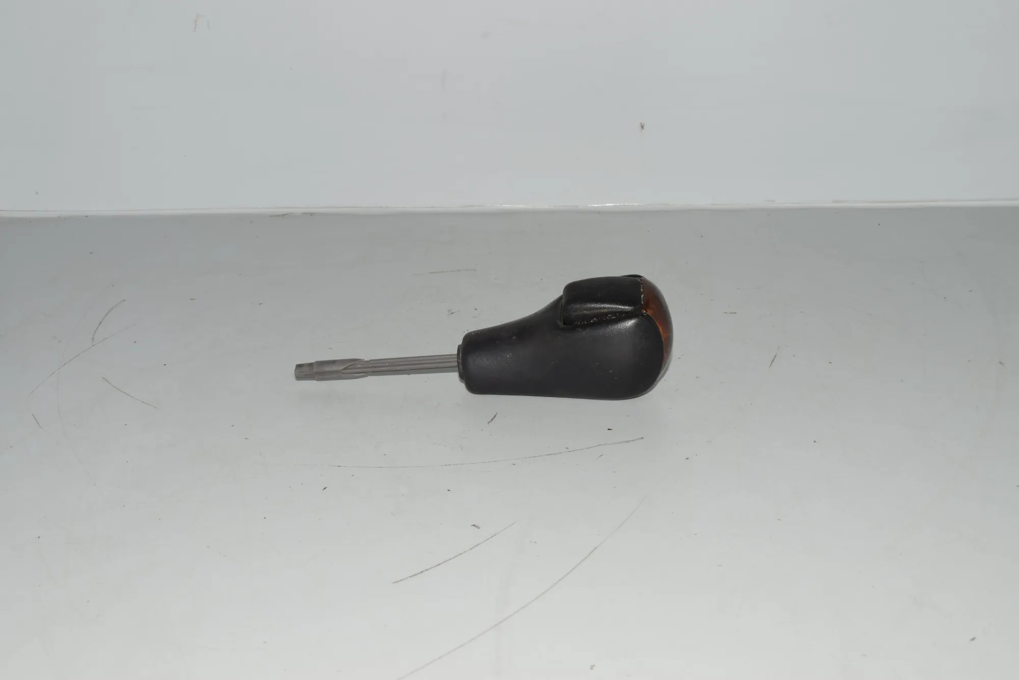 Gear Shifting Knob – OEM NA · BMW 5 (E39) BMW 5 (E39) 2000 – 4