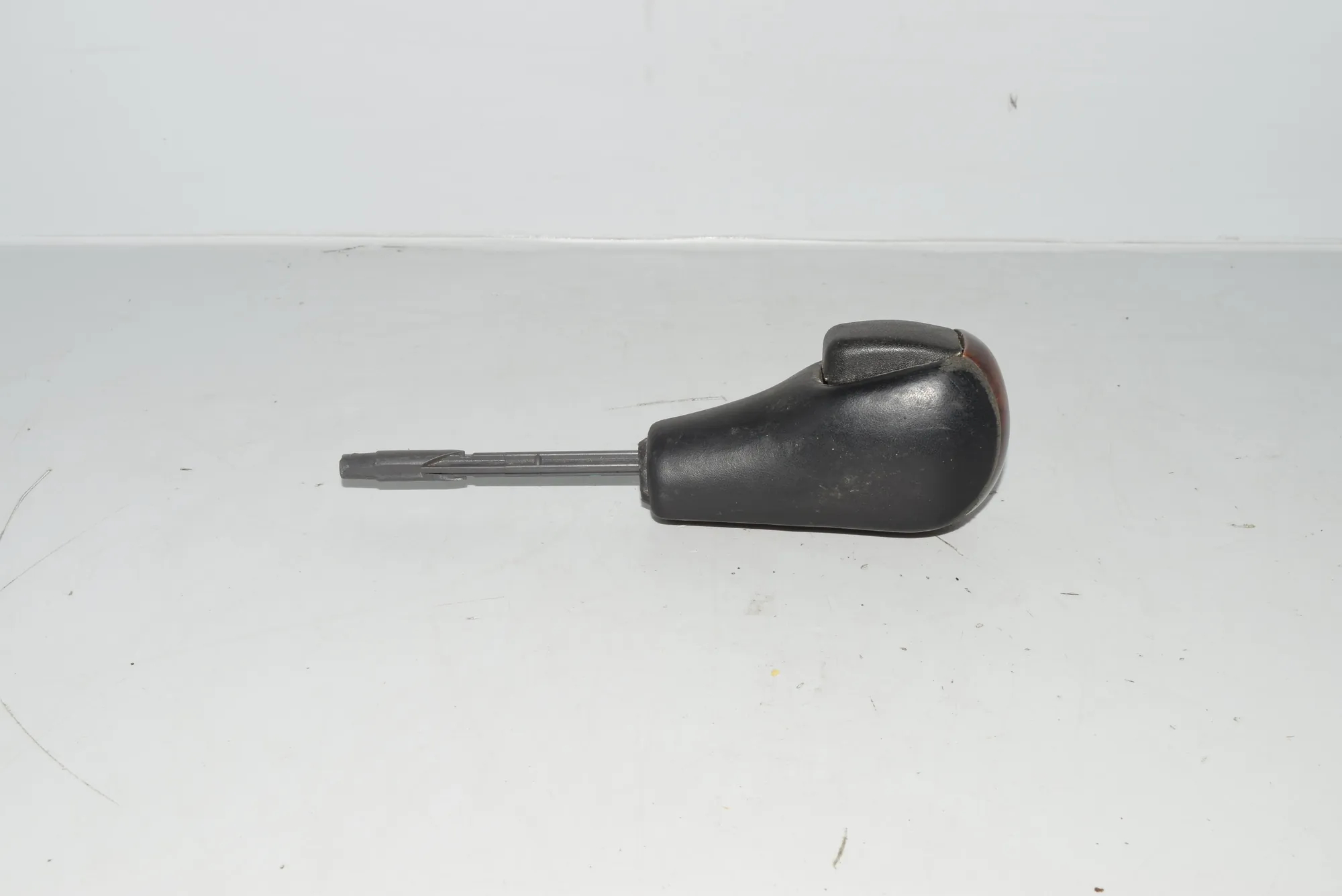 Gear Shifting Knob – OEM NA · BMW 5 (E39) BMW 5 (E39) 2000 – 4