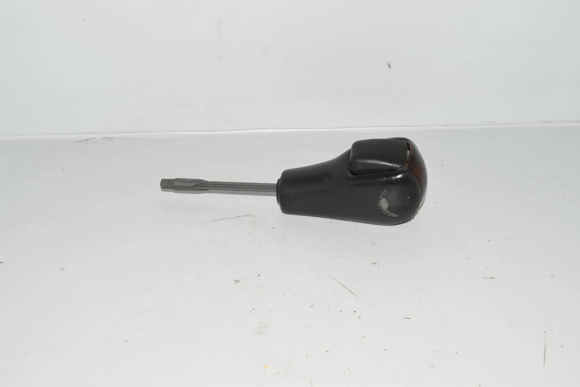 Gear Shifting Knob – OEM NA · BMW 5 (E39) BMW 5 (E39) 2000 – 4