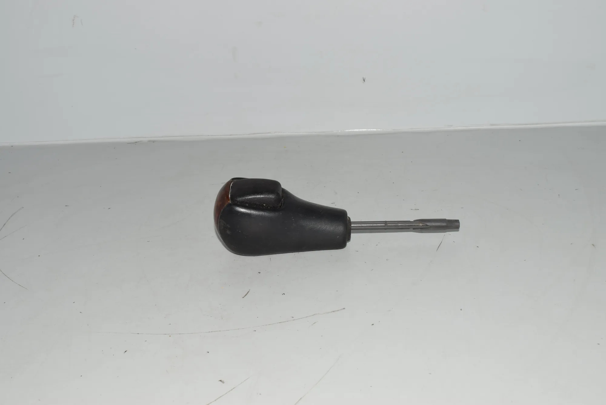 Gear Shifting Knob – OEM NA · BMW 5 (E39) BMW 5 (E39) 2000 – 4