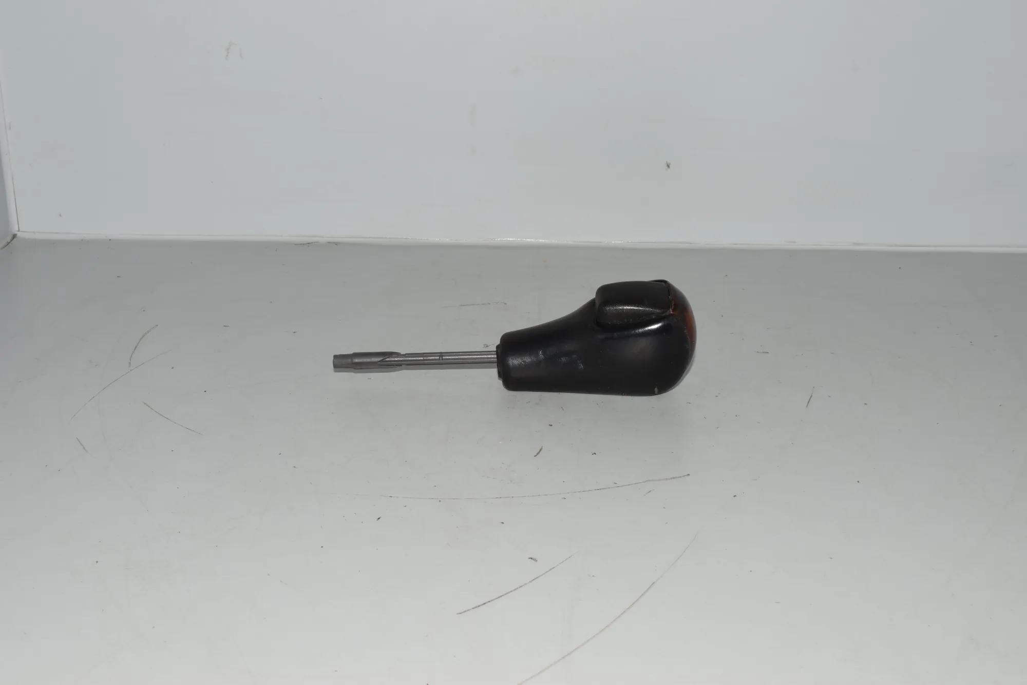 Gear Shifting Knob – OEM NA · BMW 5 (E39) BMW 5 (E39) 2000 – 4