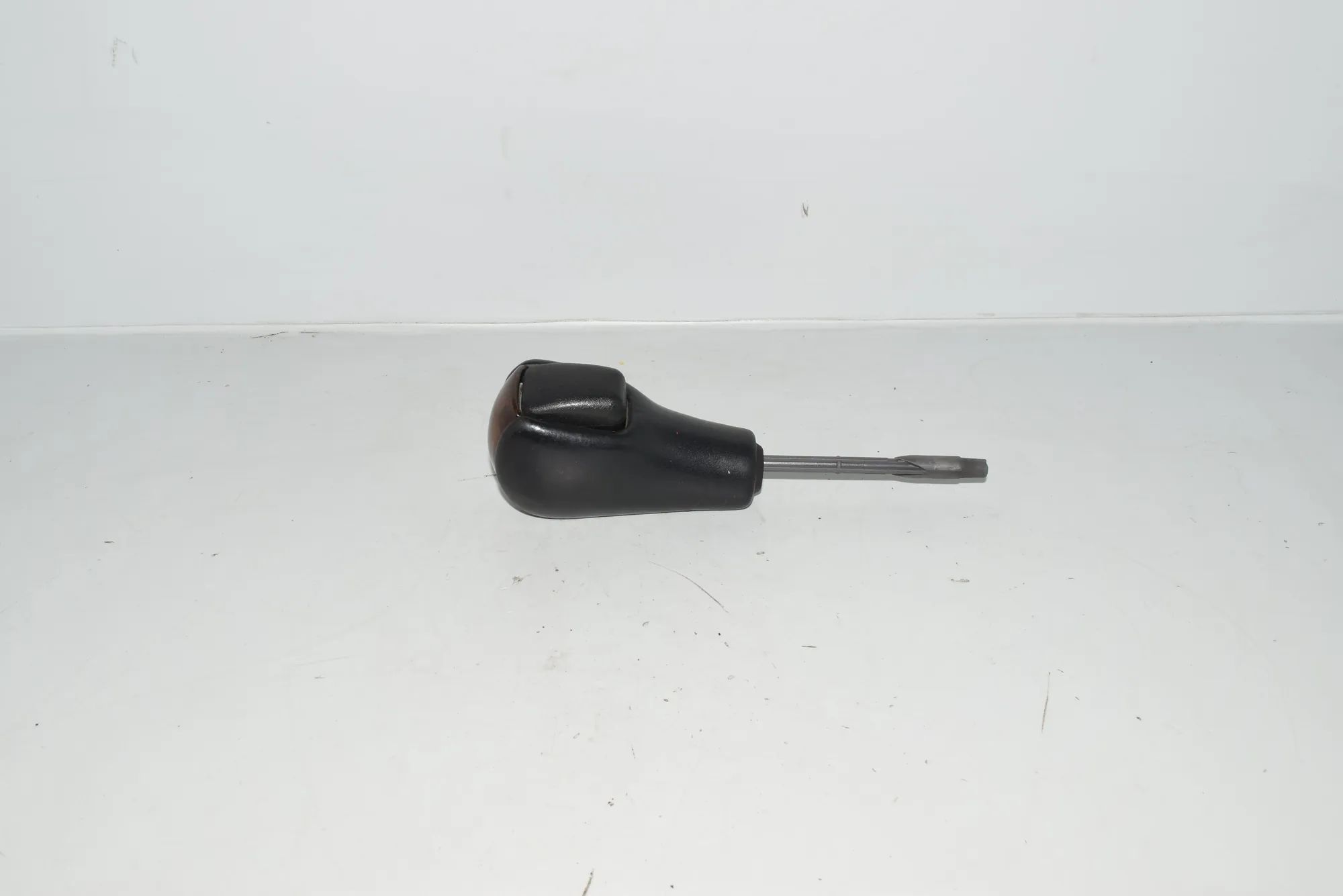 Gear Shifting Knob – OEM NA · BMW 5 (E39) BMW 5 (E39) 2000 – 3