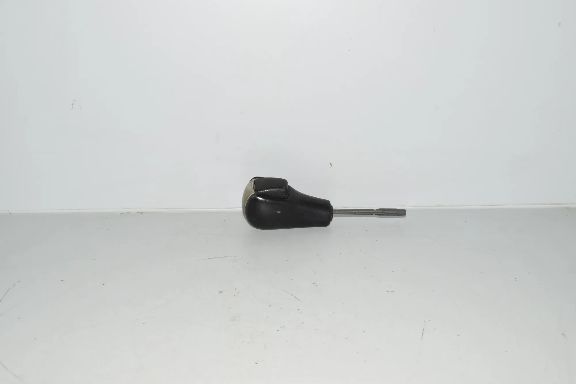 Gear Shifting Knob – OEM NA · BMW 5 (E39) BMW 5 (E39) 2000
