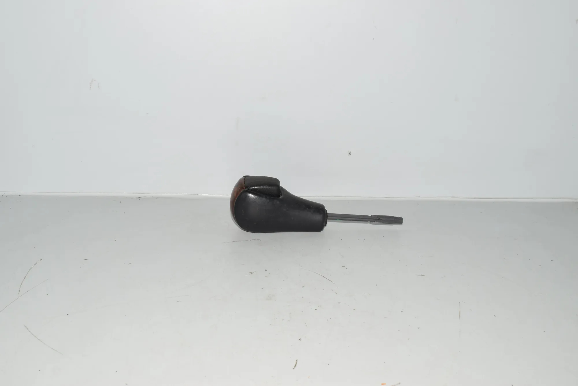 Gear Shifting Knob – OEM NA · BMW 5 (E39) BMW 5 (E39) 2000 – 4