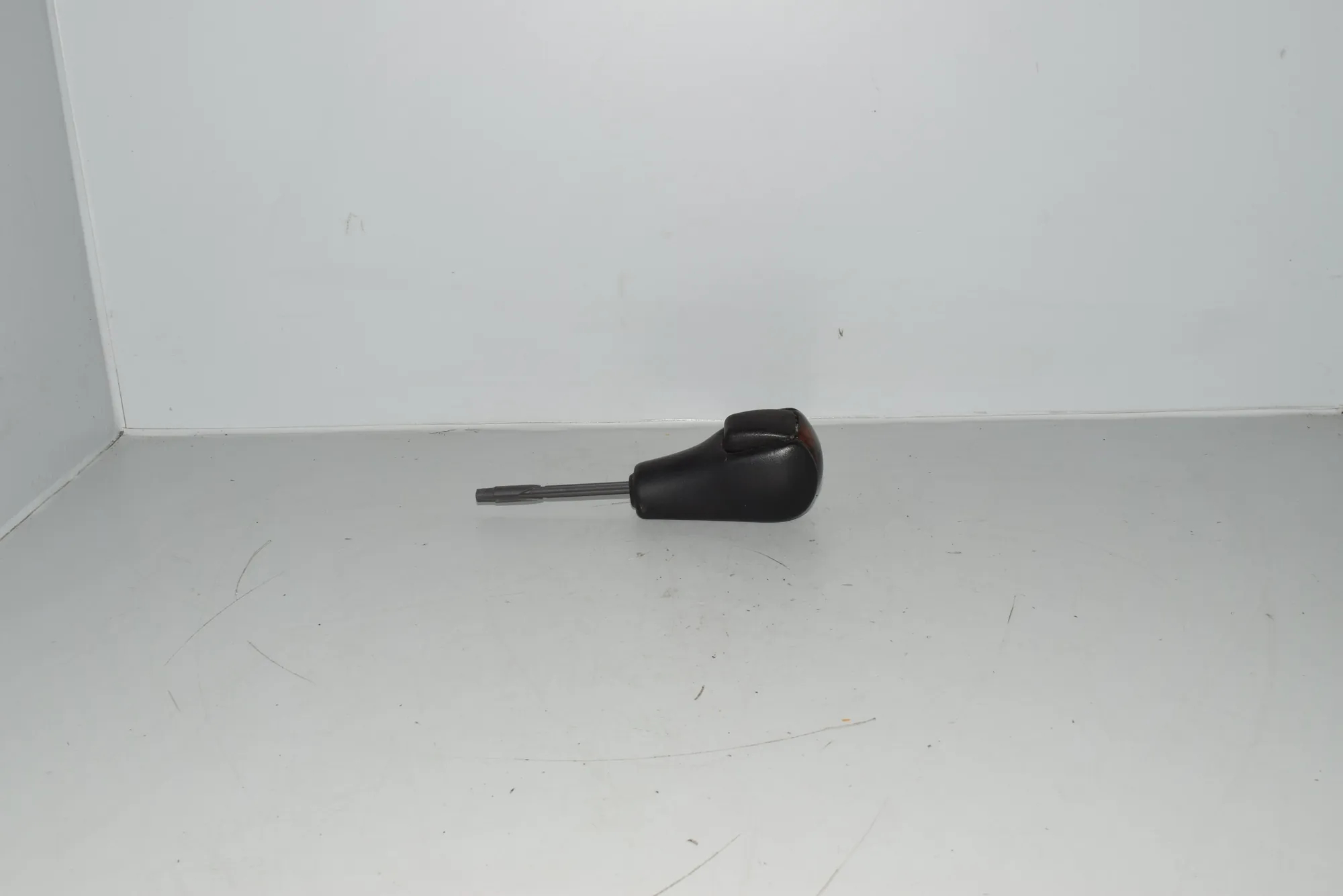 Gear Shifting Knob – OEM NA · BMW 5 (E39) BMW 5 (E39) 2000 – 4