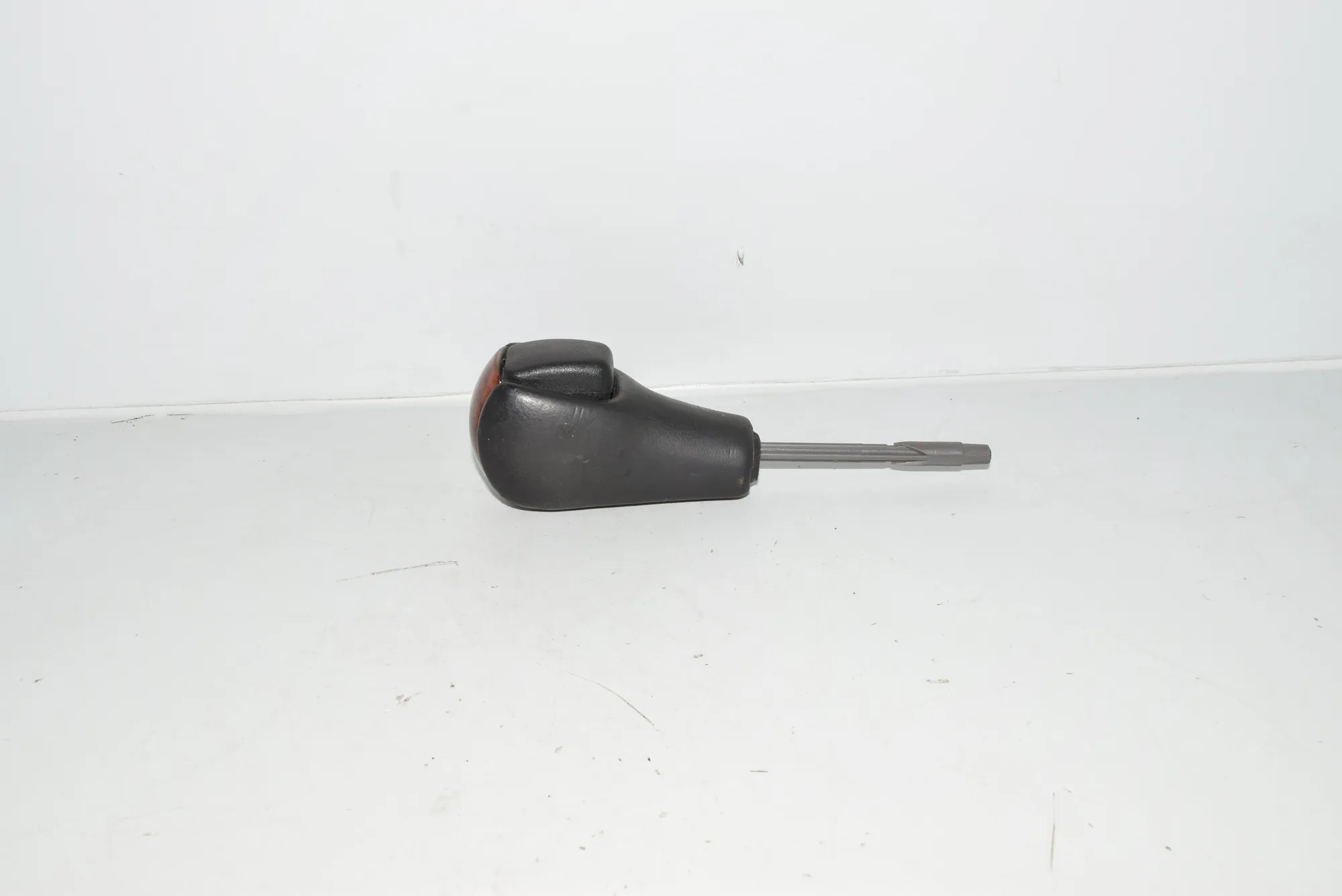 Gear Shifting Knob – OEM NA · BMW 5 (E39) BMW 5 (E39) 2000 – 4