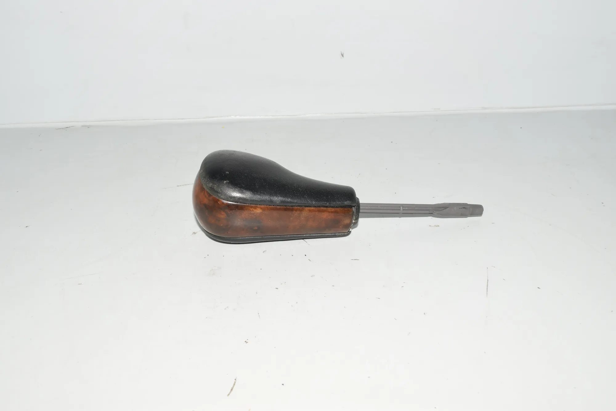 Gear Shifting Knob – OEM NA · BMW 5 (E39) BMW 5 (E39) 2000 – 4