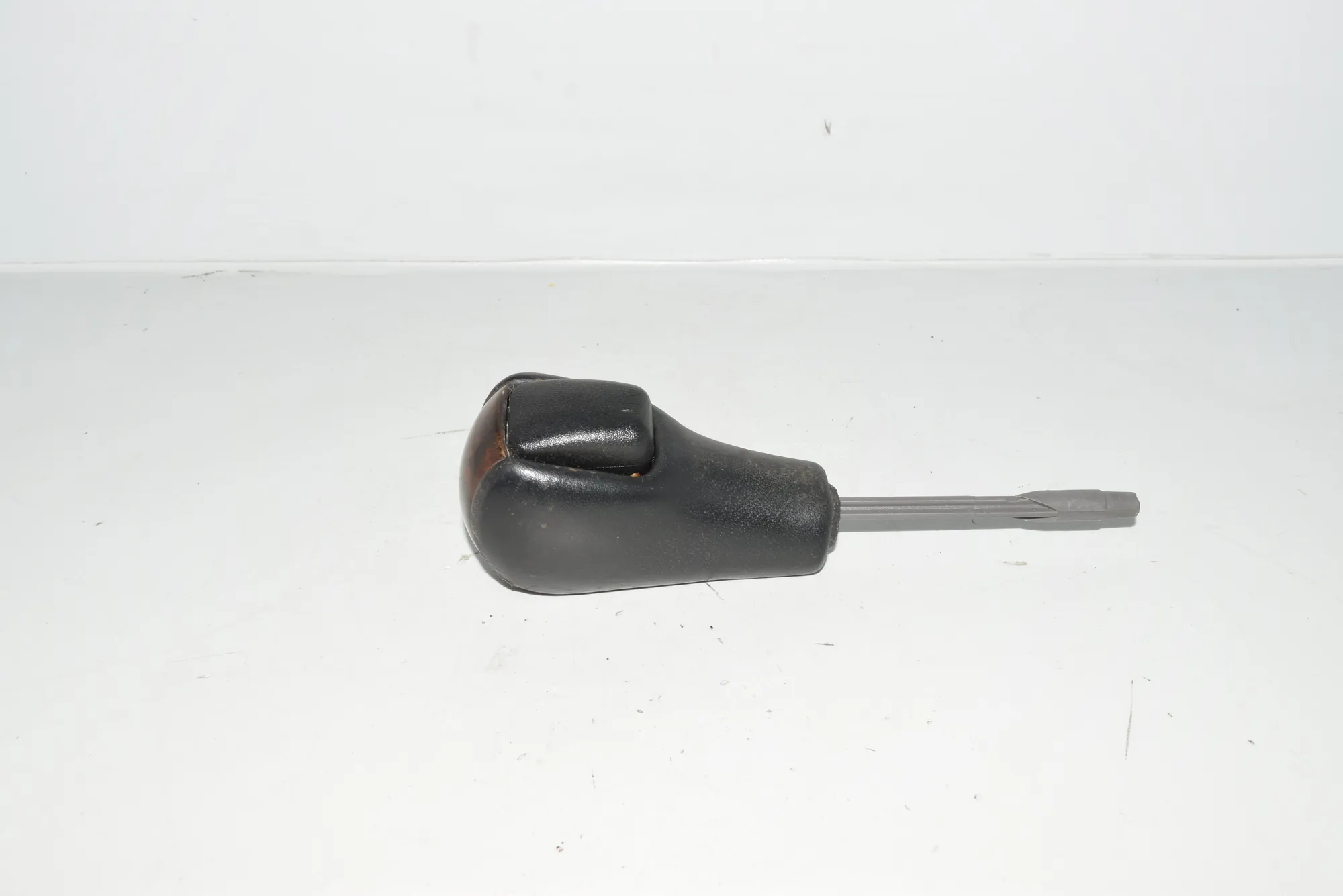 Gear Shifting Knob – OEM NA · BMW 5 (E39) BMW 5 (E39) 2000