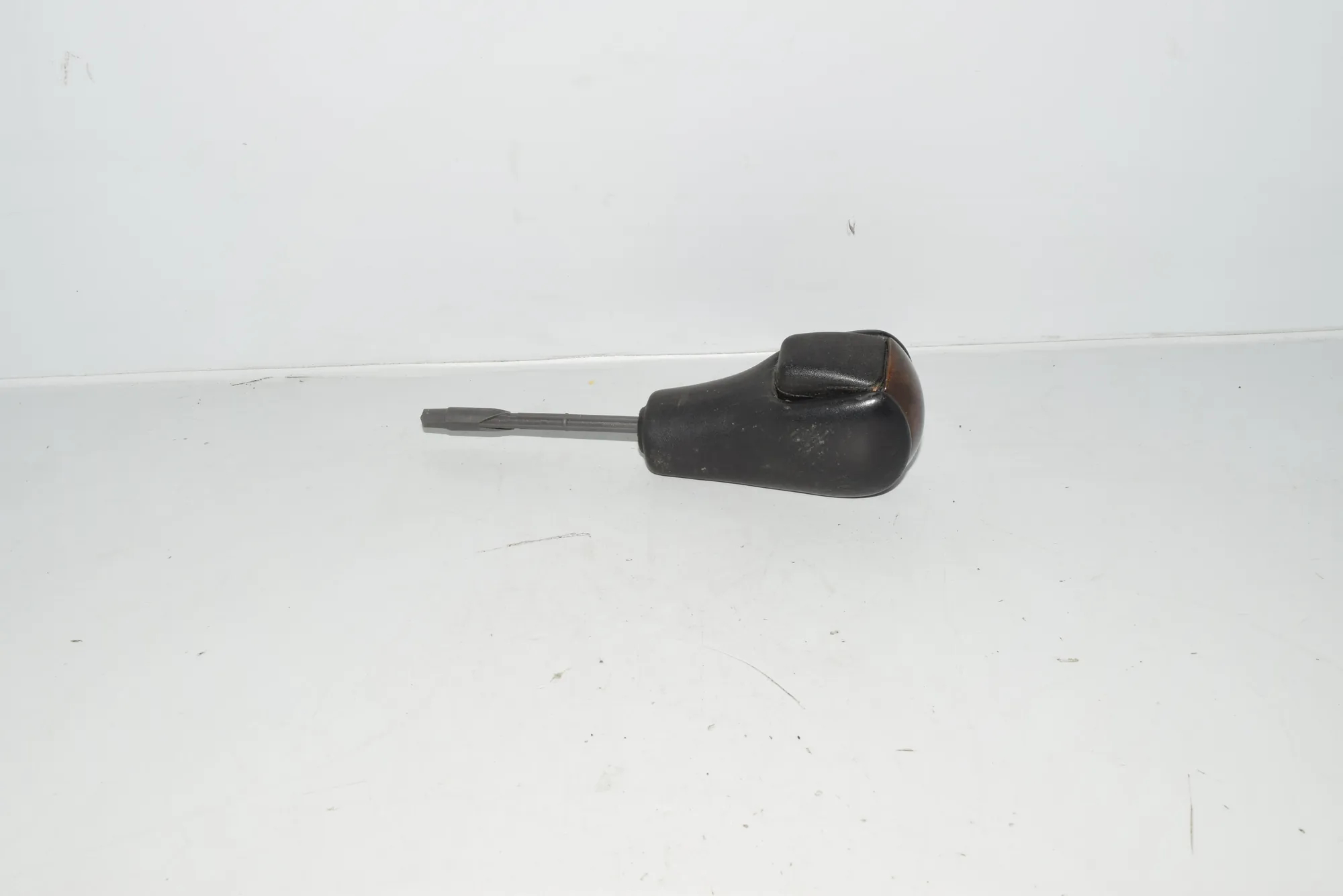 Gear Shifting Knob – OEM NA · BMW 5 (E39) BMW 5 (E39) 2000 – 4