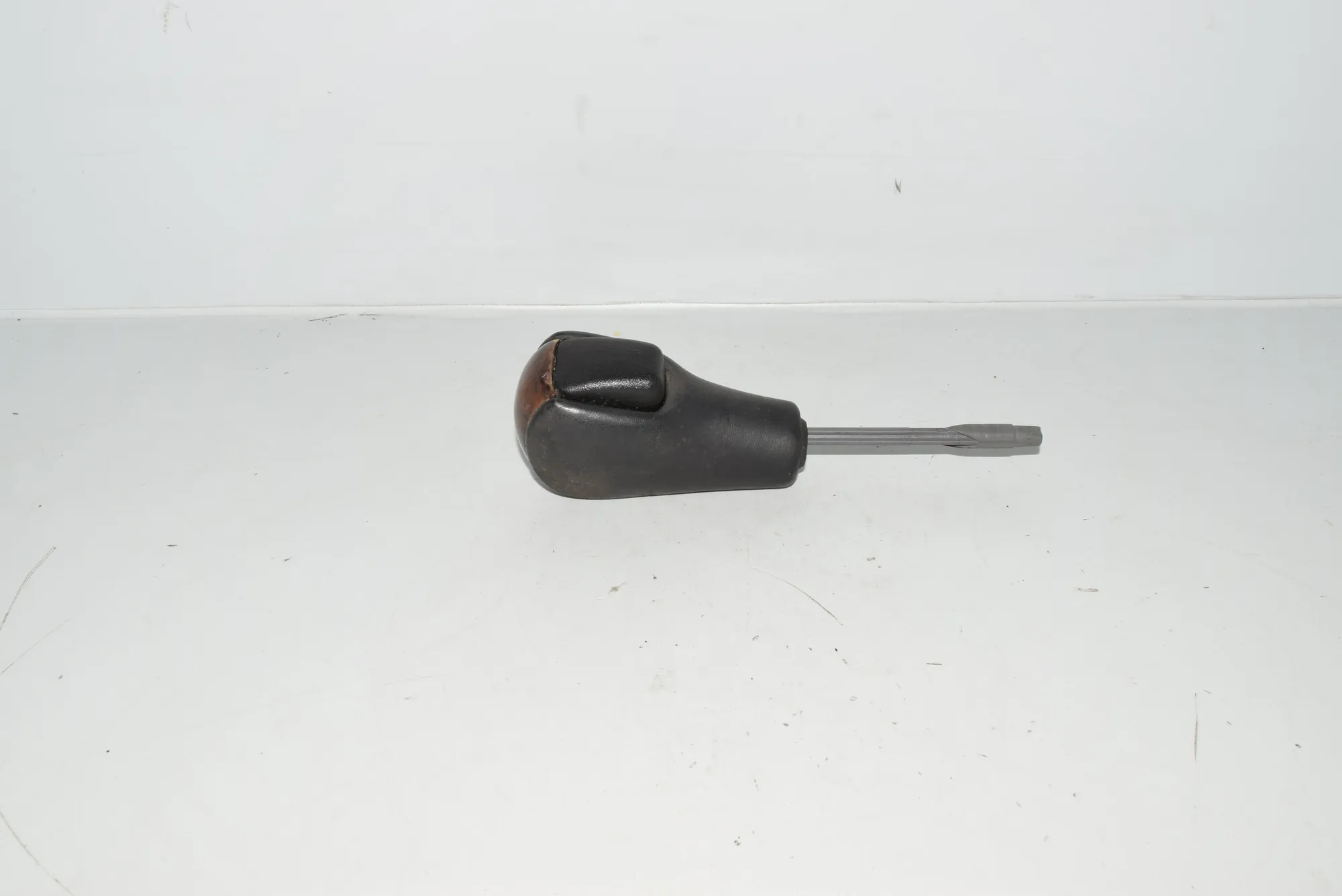 Gear Shifting Knob – OEM NA · BMW 5 (E39) BMW 5 (E39) 2000 – 4