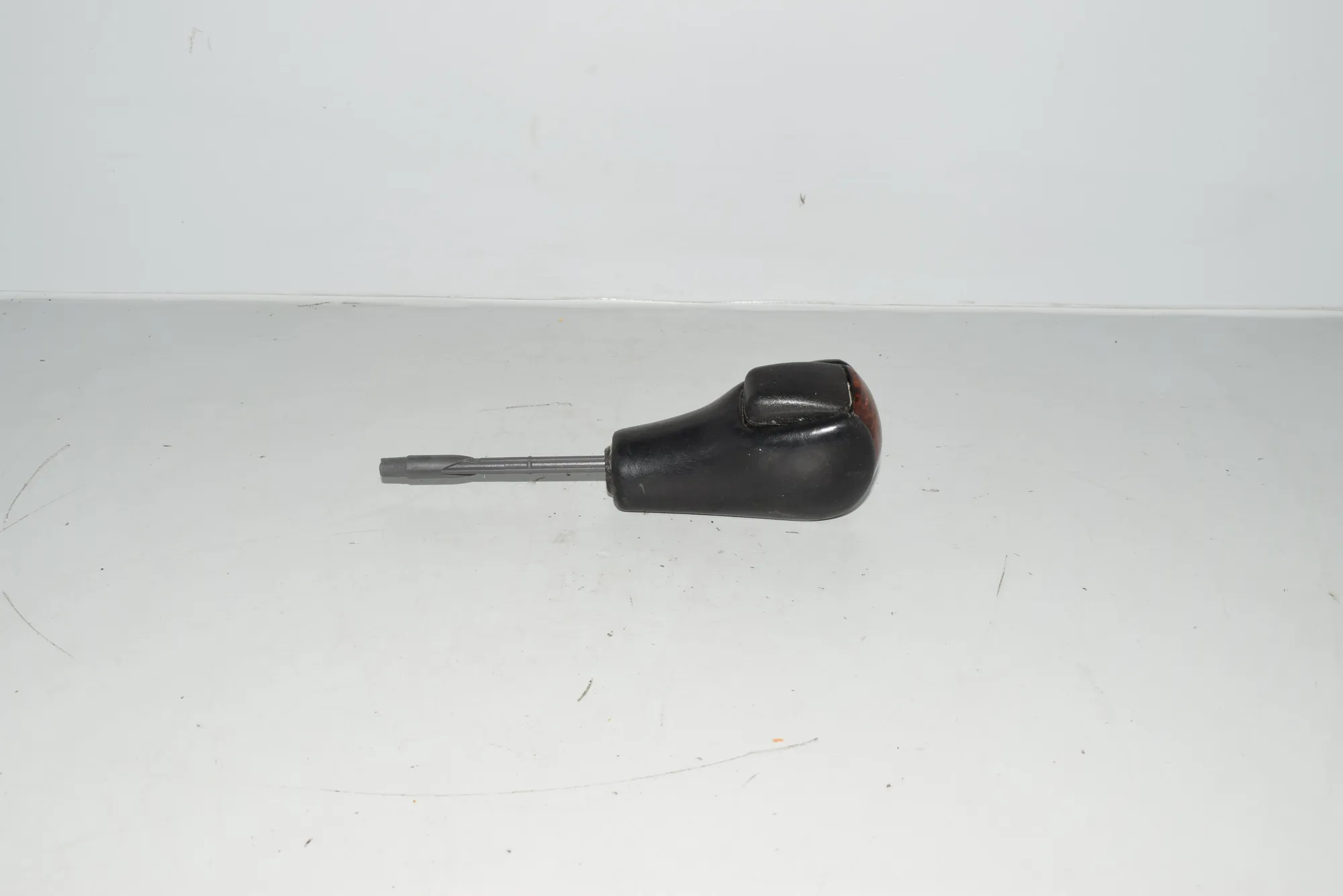 Gear Shifting Knob – OEM NA · BMW 5 (E39) BMW 5 (E39) 2000