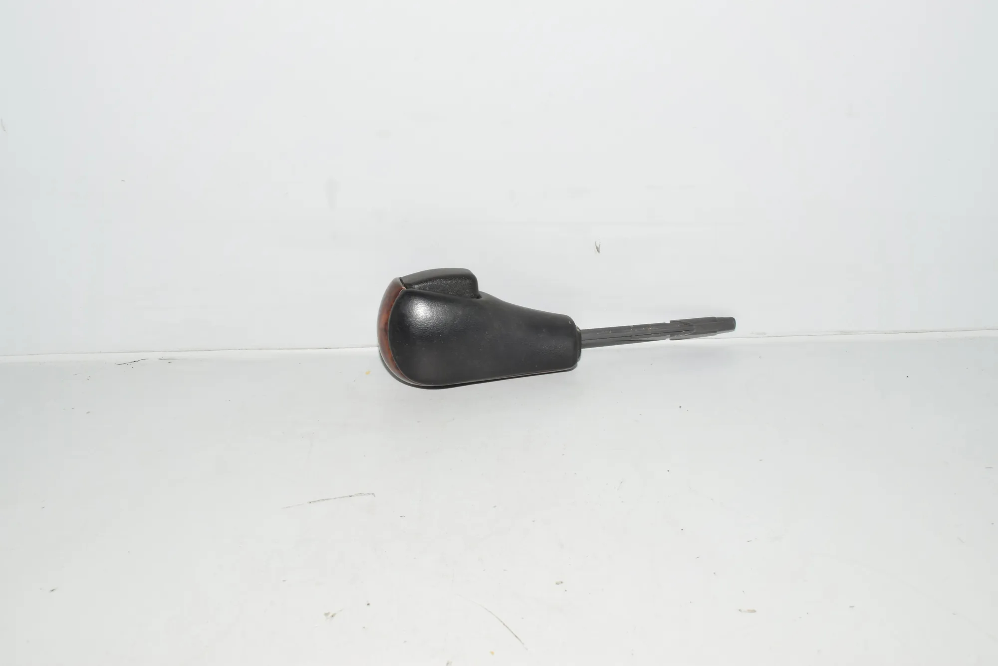 Gear Shifting Knob – OEM NA · BMW 5 (E39) BMW 5 (E39) 2000 – 4
