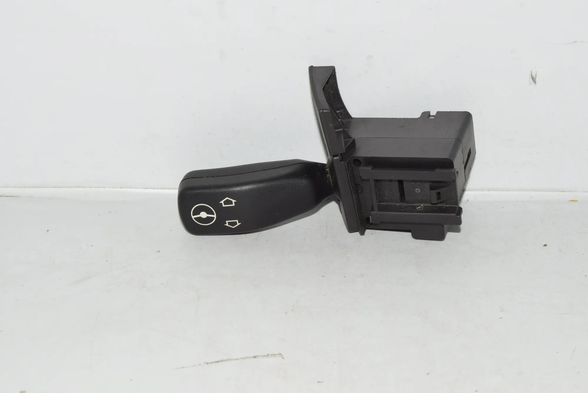 Indicator Wiper Stalk Switch – OEM 8373901 · BMW 5 (E39) BMW 5 (E39) 2000