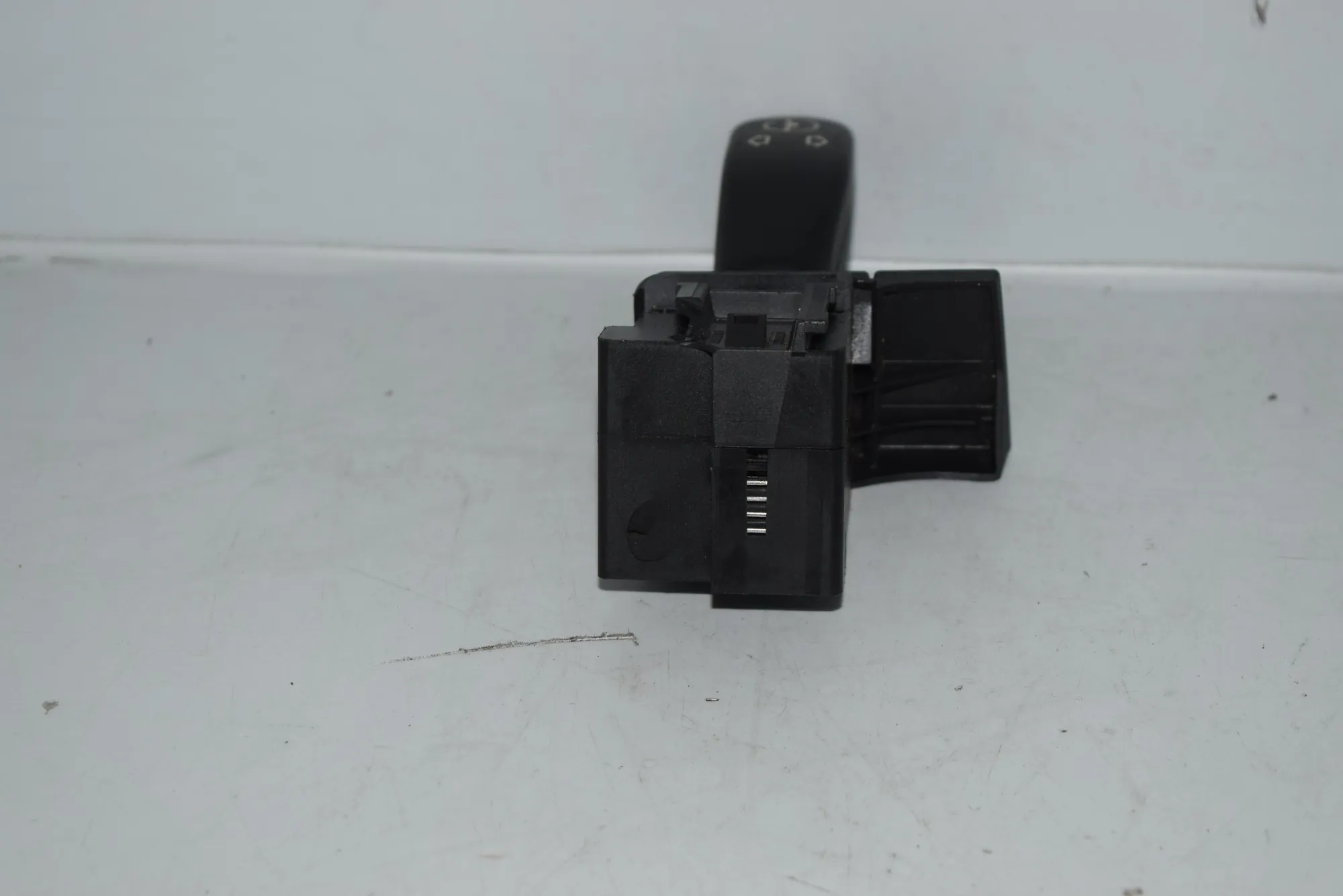 Indicator Wiper Stalk Switch – OEM 8373901 · BMW 5 (E39) BMW 5 (E39) 2000 – 3
