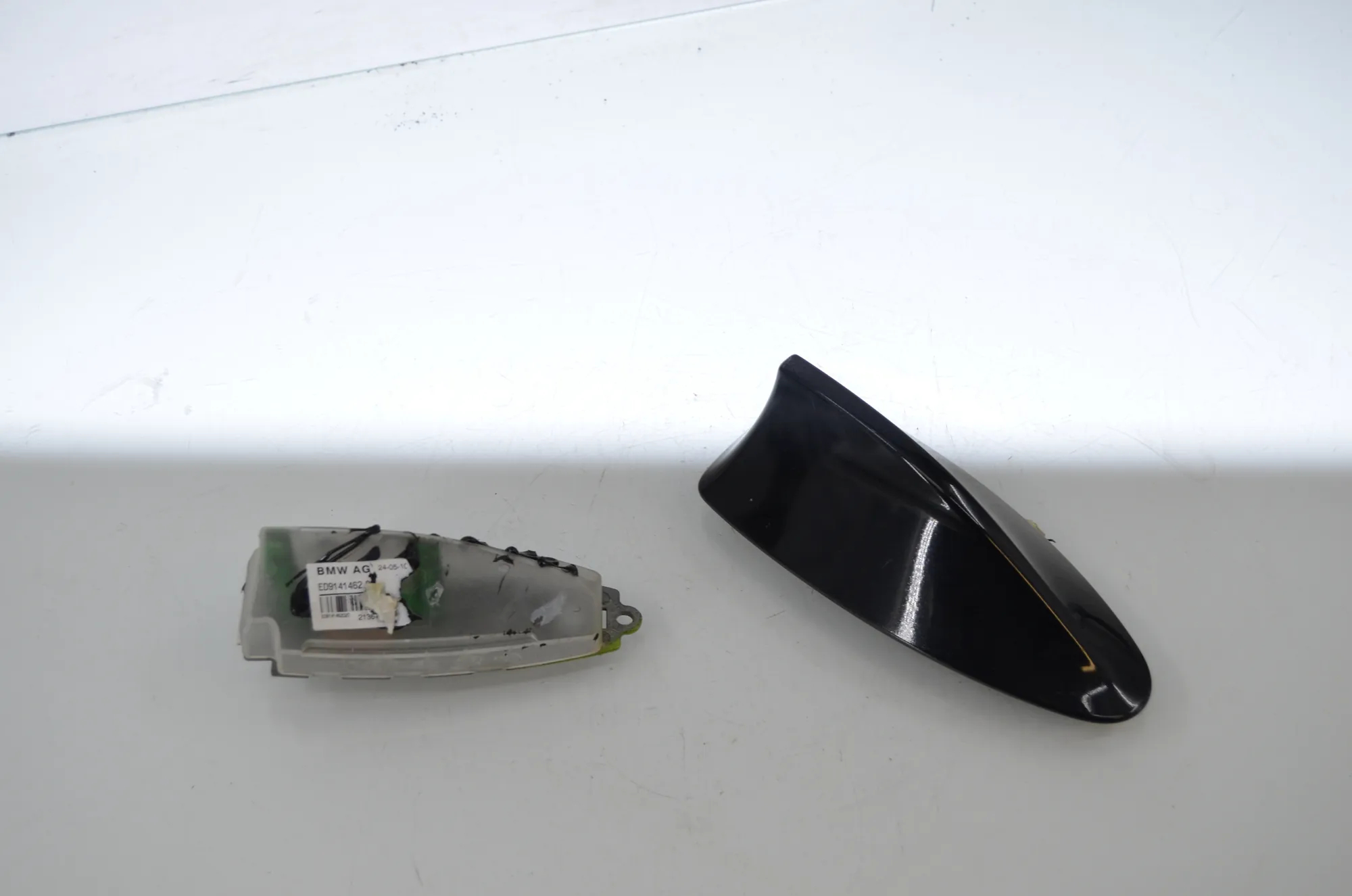 Antenna Trim – OEM 9141462 · BMW 5 (F10) 525 d 2010 – 4