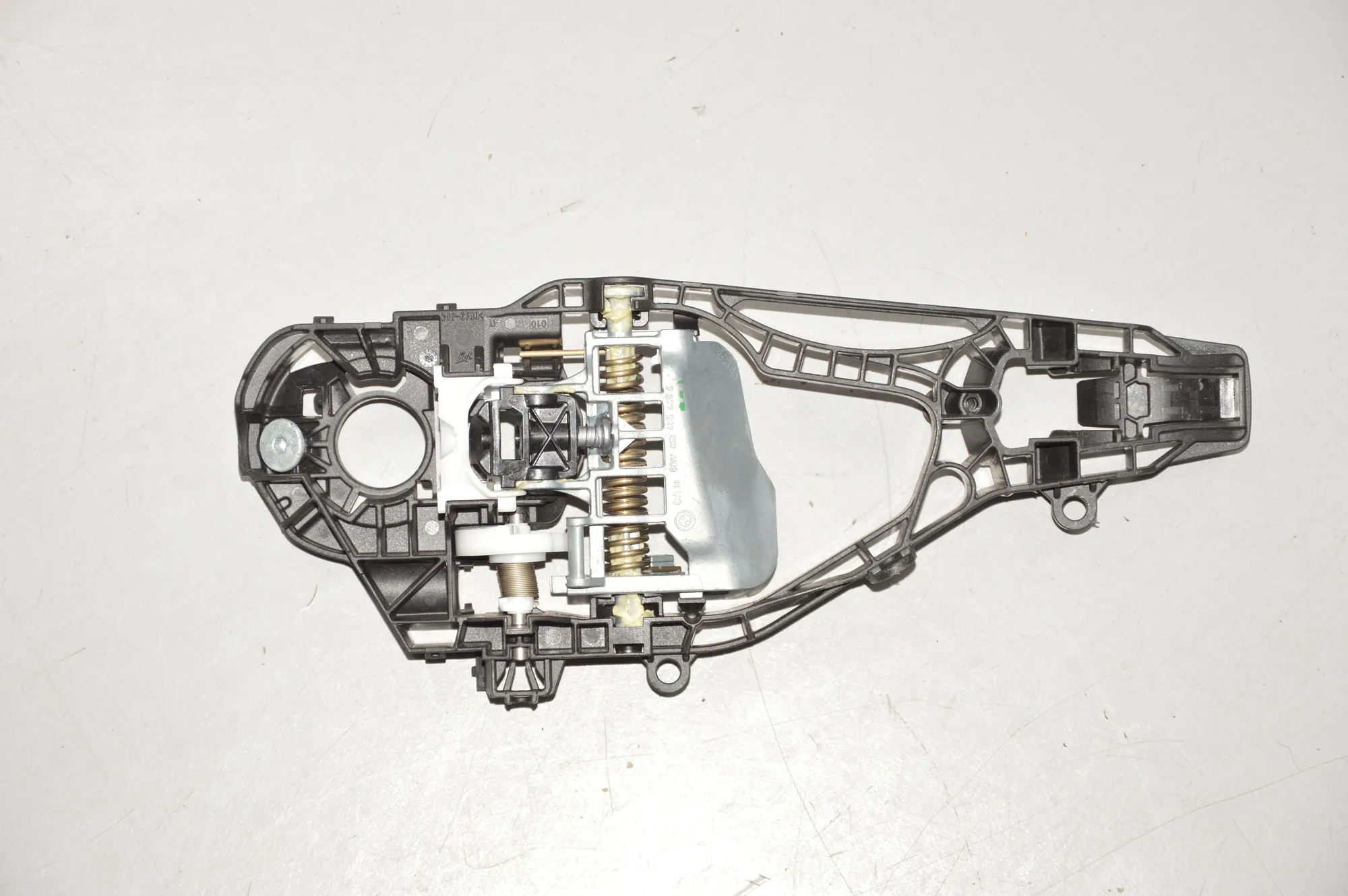 Front Left Door Interior Handle Frame – OEM 7377241 · BMW 7 (G11, G12) BMW 7 (G11, G12) 730 d 2015 – 2