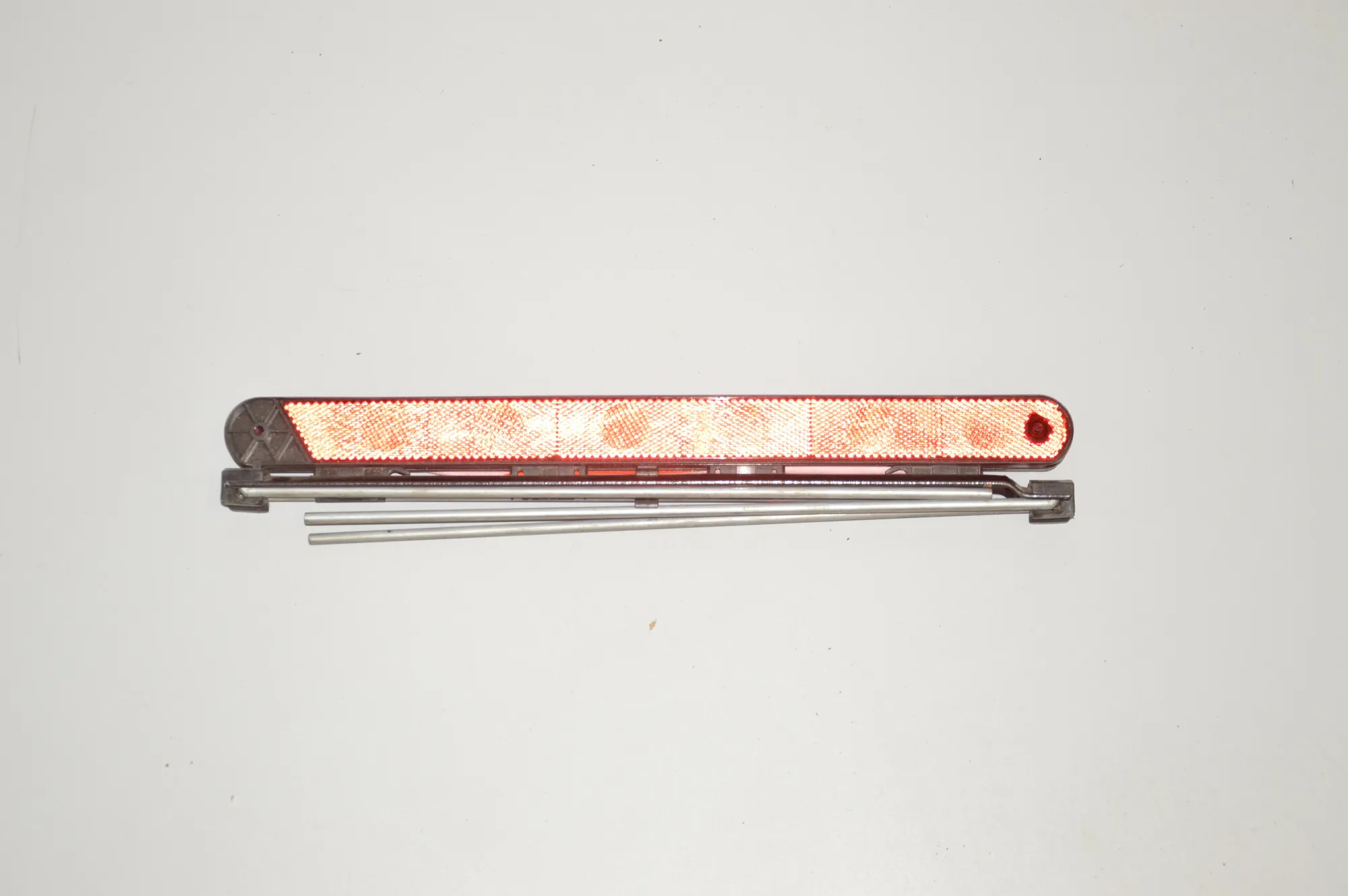 Warning Triangle – OEM 1095535 · BMW 3 Cabrio (E46) BMW 3 Cabrio (E46) 318 Ci 2002 – 3