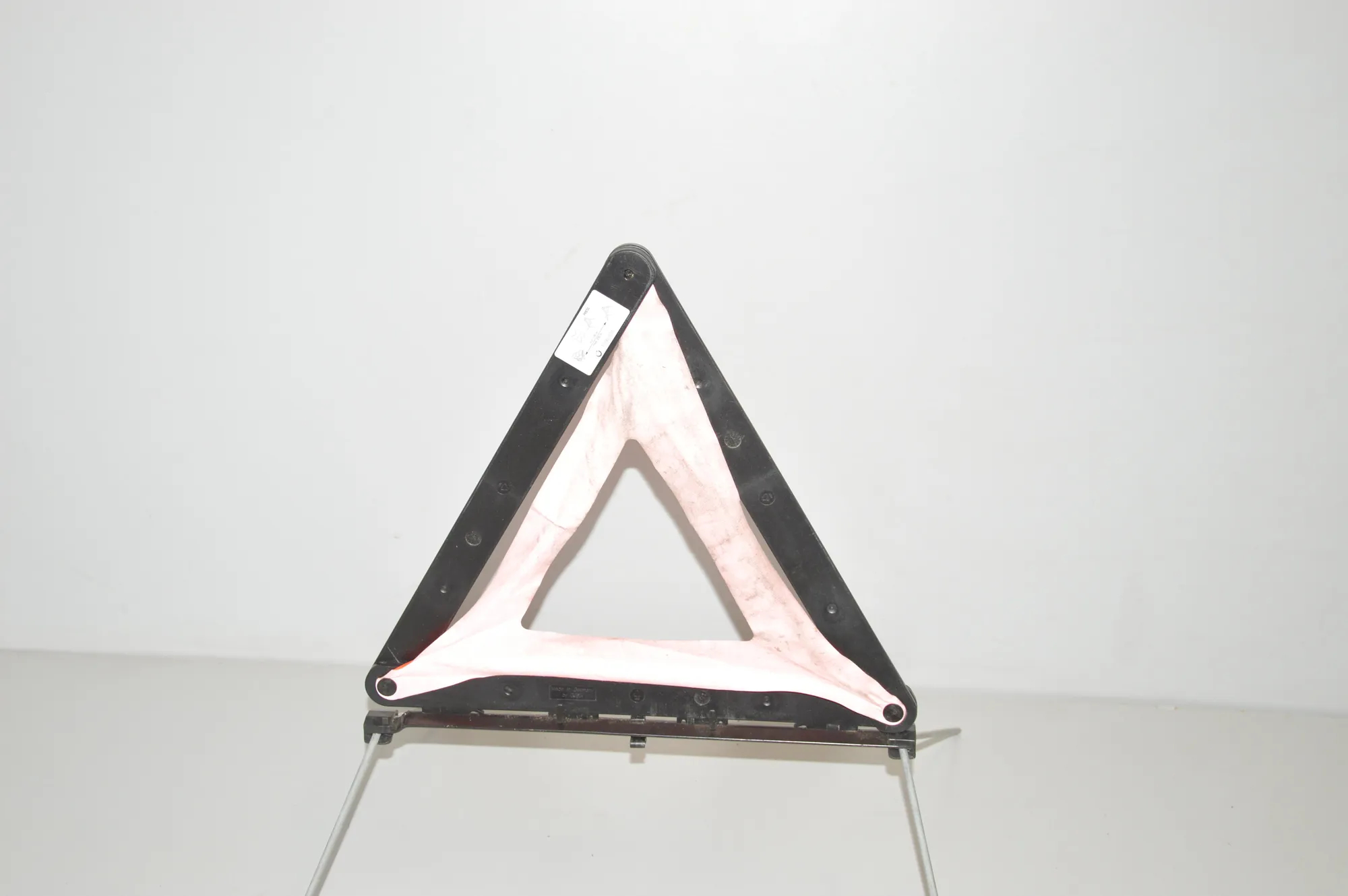 Warning Triangle – OEM 1095535 · BMW 3 Cabrio (E46) BMW 3 Cabrio (E46) 318 Ci 2002 – 2