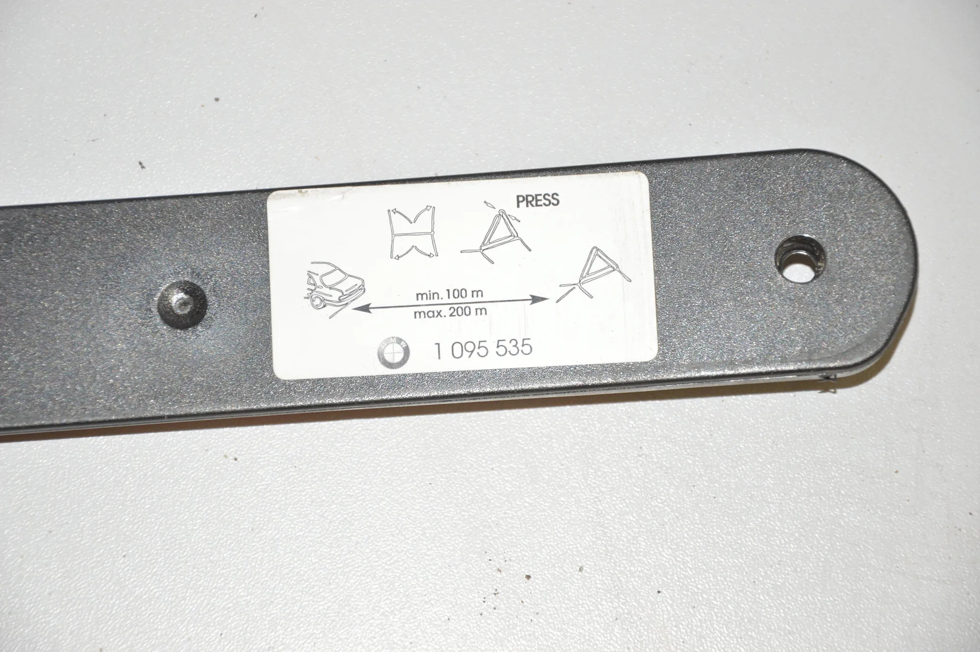 Warning Triangle – OEM 1095535 · BMW 3 Cabrio (E46) BMW 3 Cabrio (E46) 318 Ci 2002 – 5