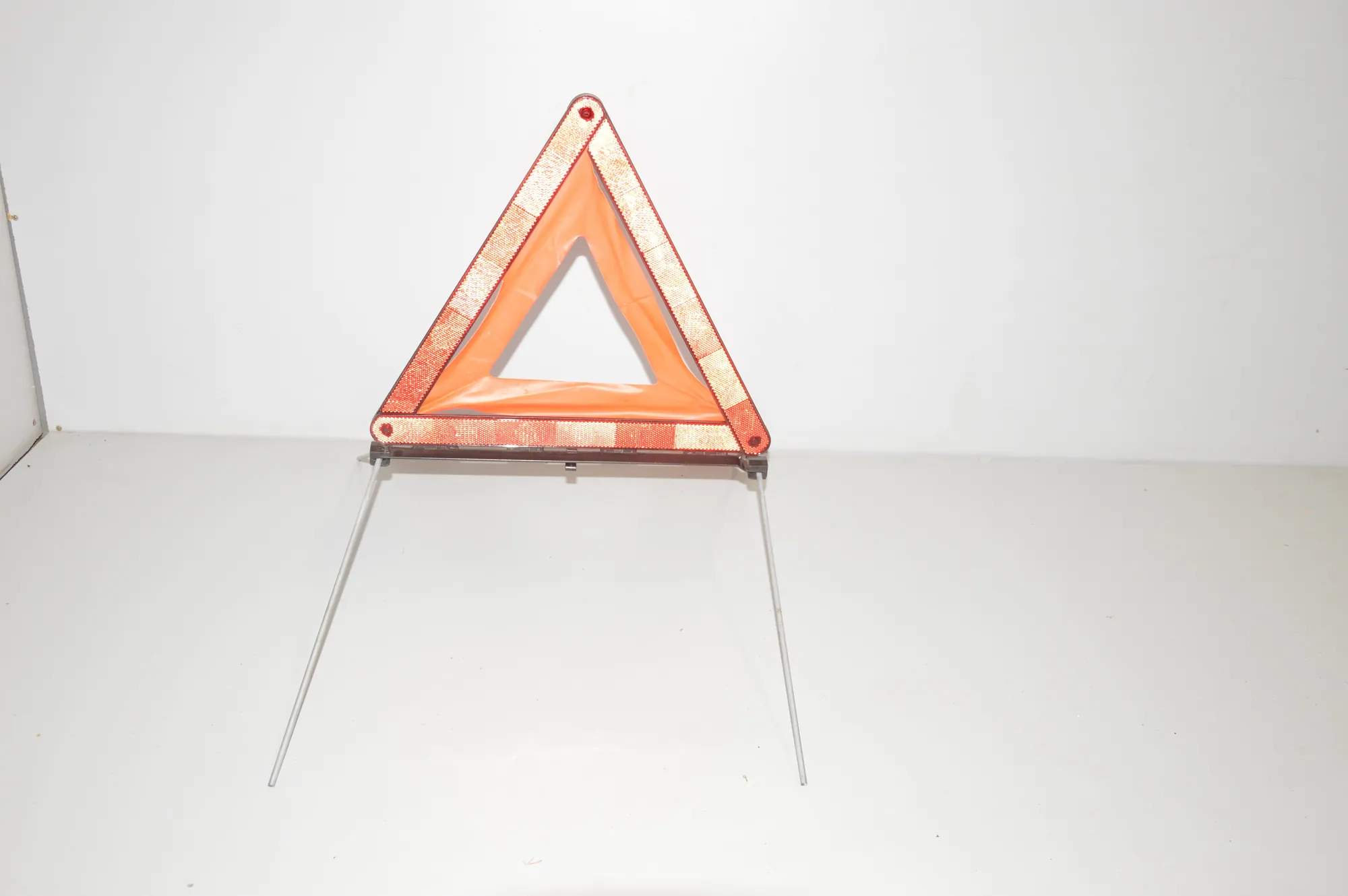 Warning Triangle – OEM 1095535 · BMW 3 Cabrio (E46) BMW 3 Cabrio (E46) 318 Ci 2002