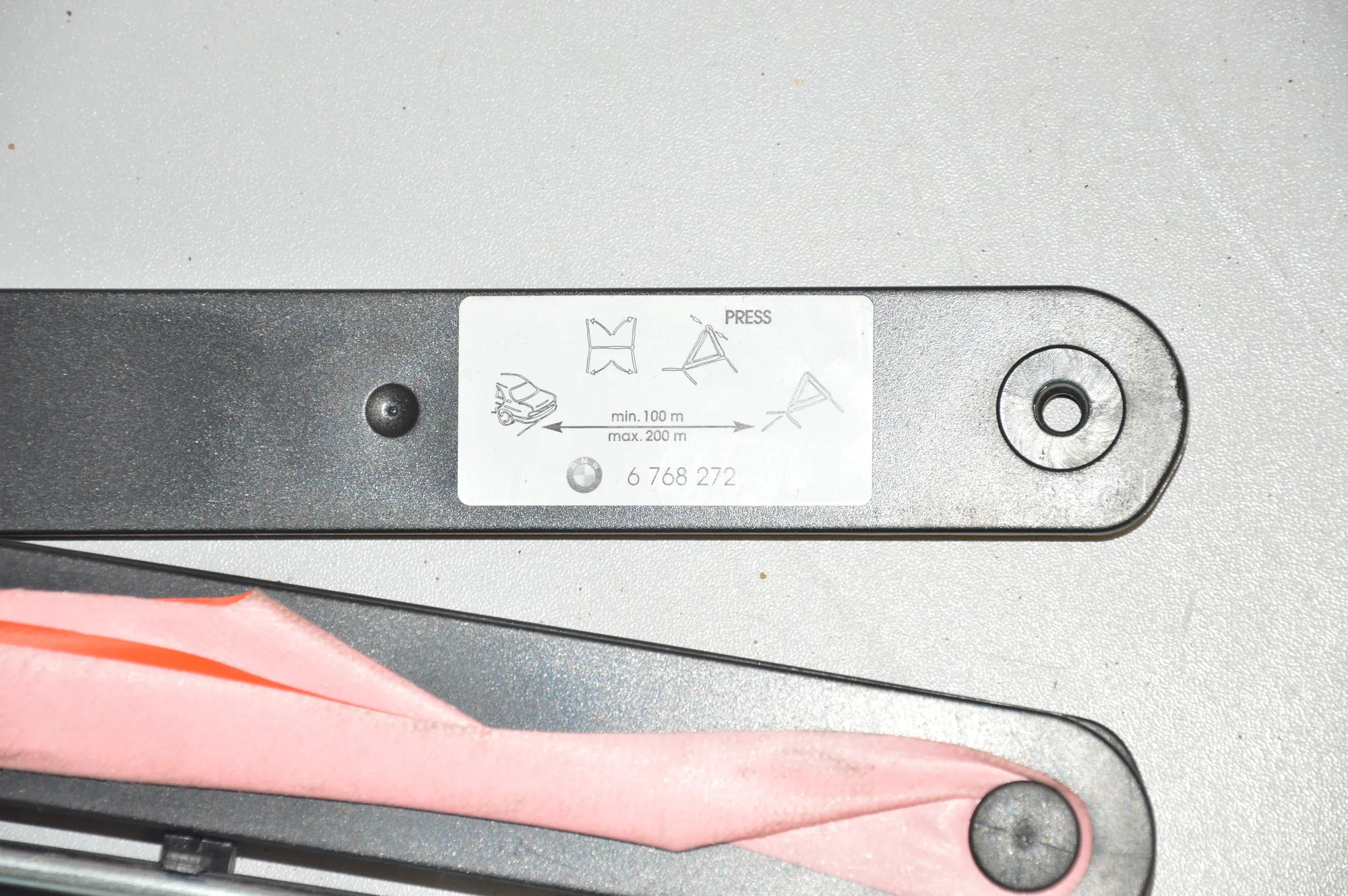 Warning Triangle – OEM 6768272 · BMW 5 (E60) BMW 5 (E60) 2005 – 5