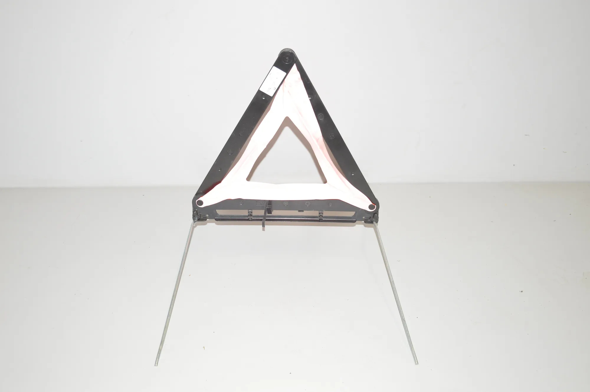 Warning Triangle – OEM 6768272 · BMW 5 (E60) BMW 5 (E60) 2005 – 2