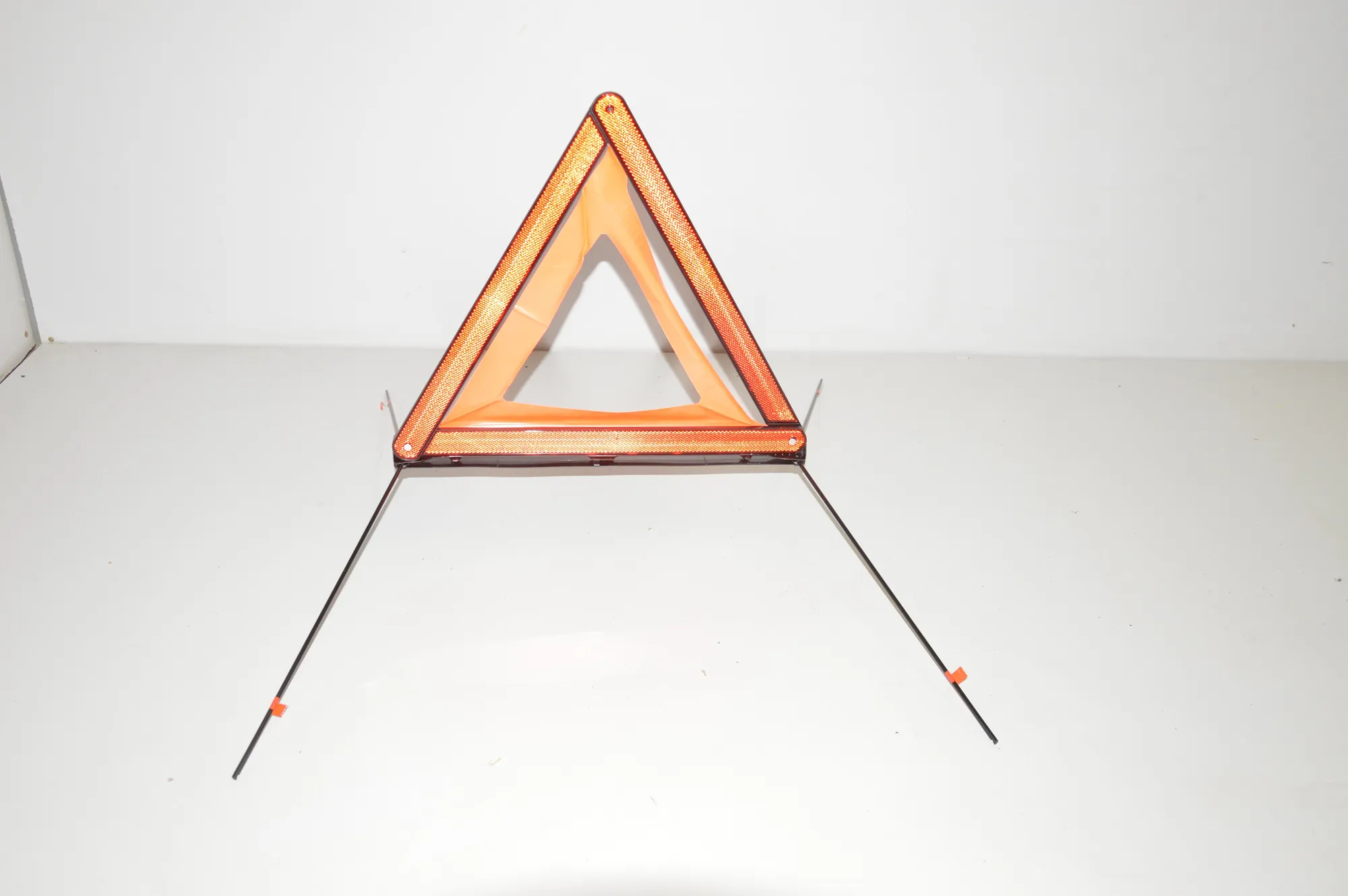 Warning Triangle – OEM 6770487 · BMW 5 (E39) BMW 5 (E39) 1999 – 6
