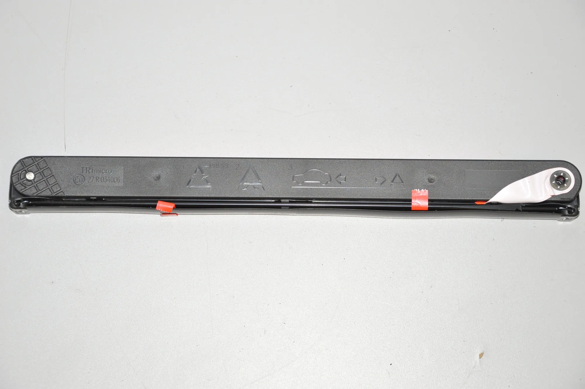 Warning Triangle – OEM 6770487 · BMW 5 (E39) BMW 5 (E39) 1999 – 3