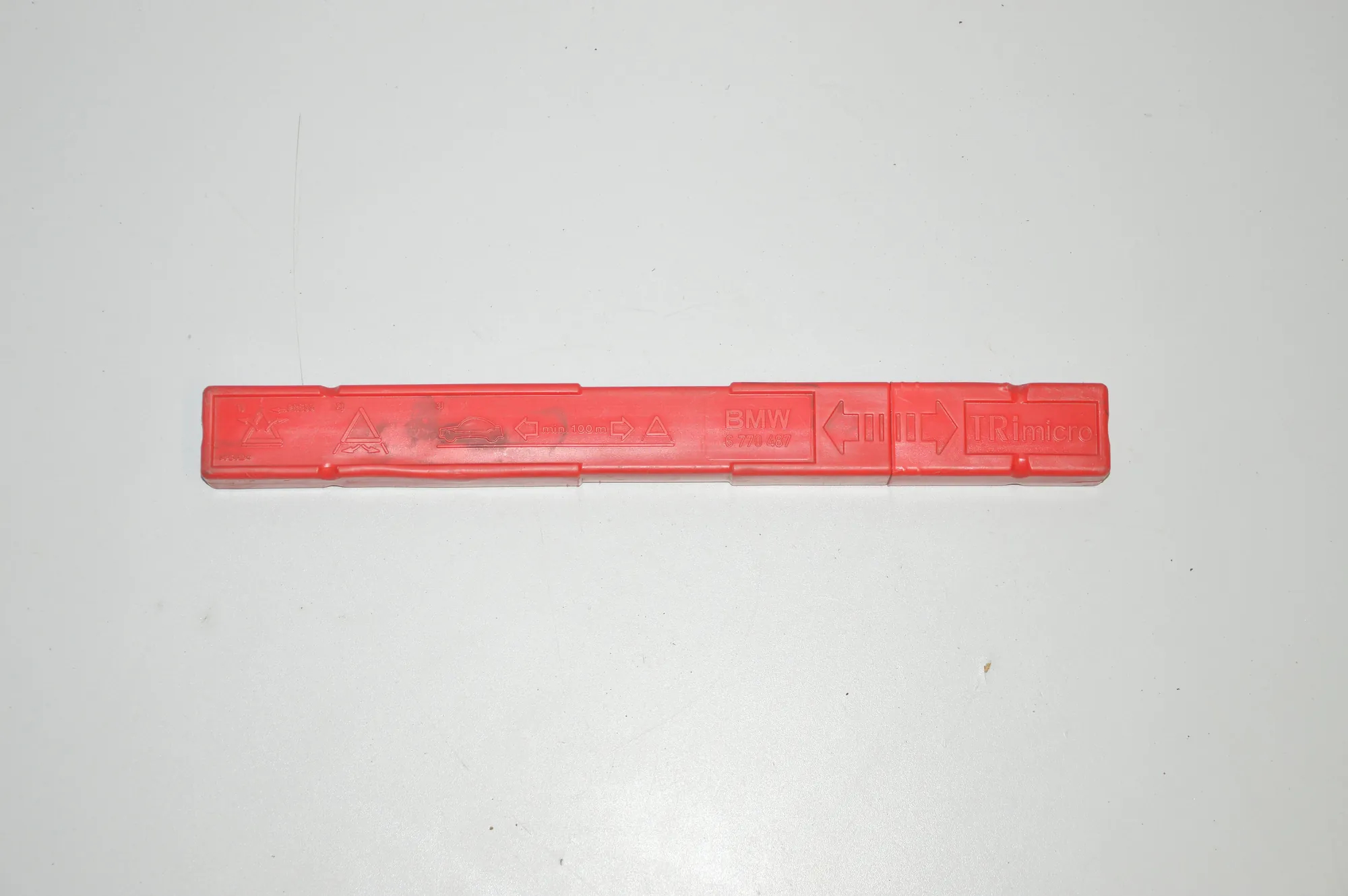 Warning Triangle – OEM 6770487 · BMW 5 (E39) BMW 5 (E39) 1999