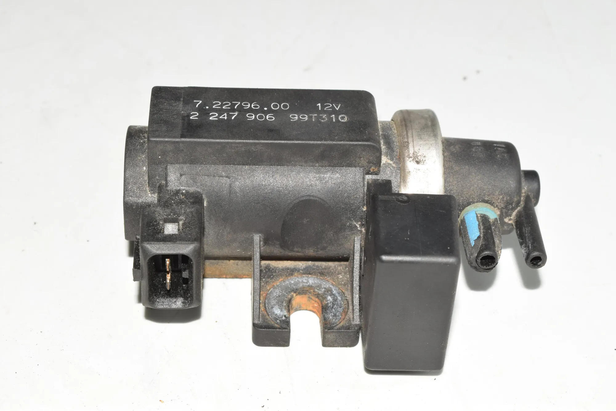 Solenoid Valve – OEM 2247906 · BMW 5 (E39) BMW 5 (E39) 530 d 2002