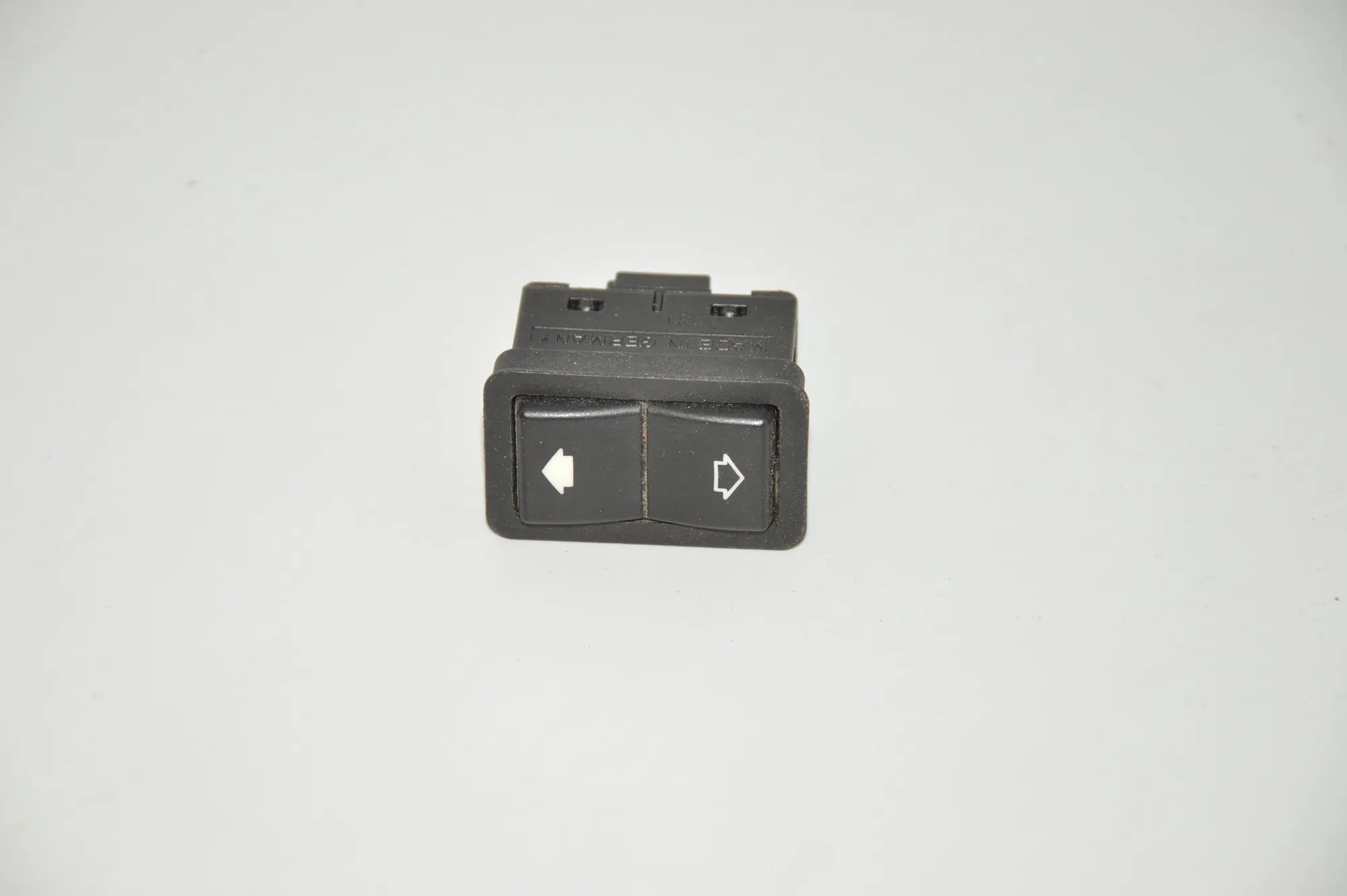Front Right Door Window Switch – OEM 8368974 · BMW 5 Touring (E39) 530 d 2001