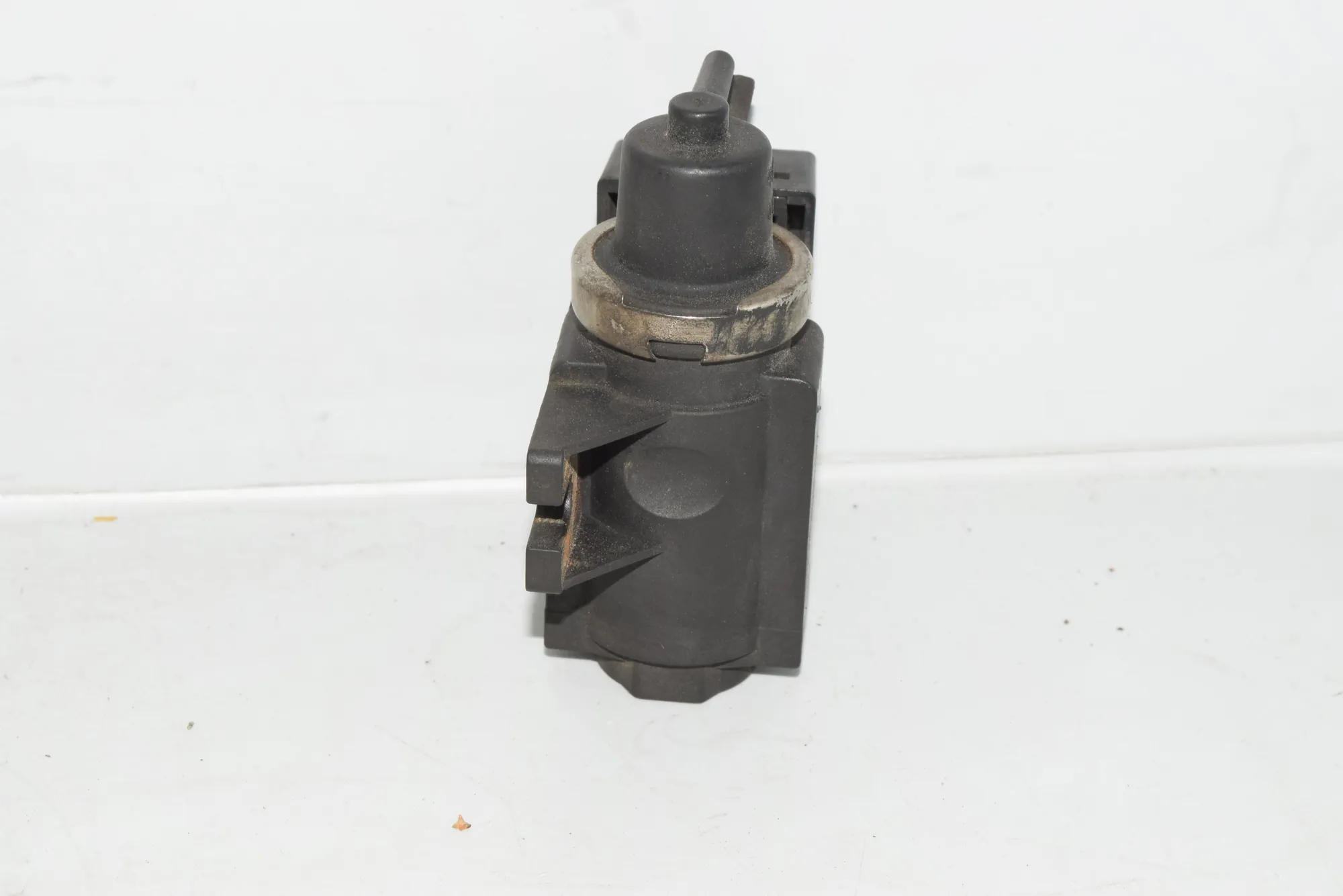 Solenoid Valve – OEM 2247906 · BMW 5 (E39) BMW 5 (E39) 530 d 2002 – 3