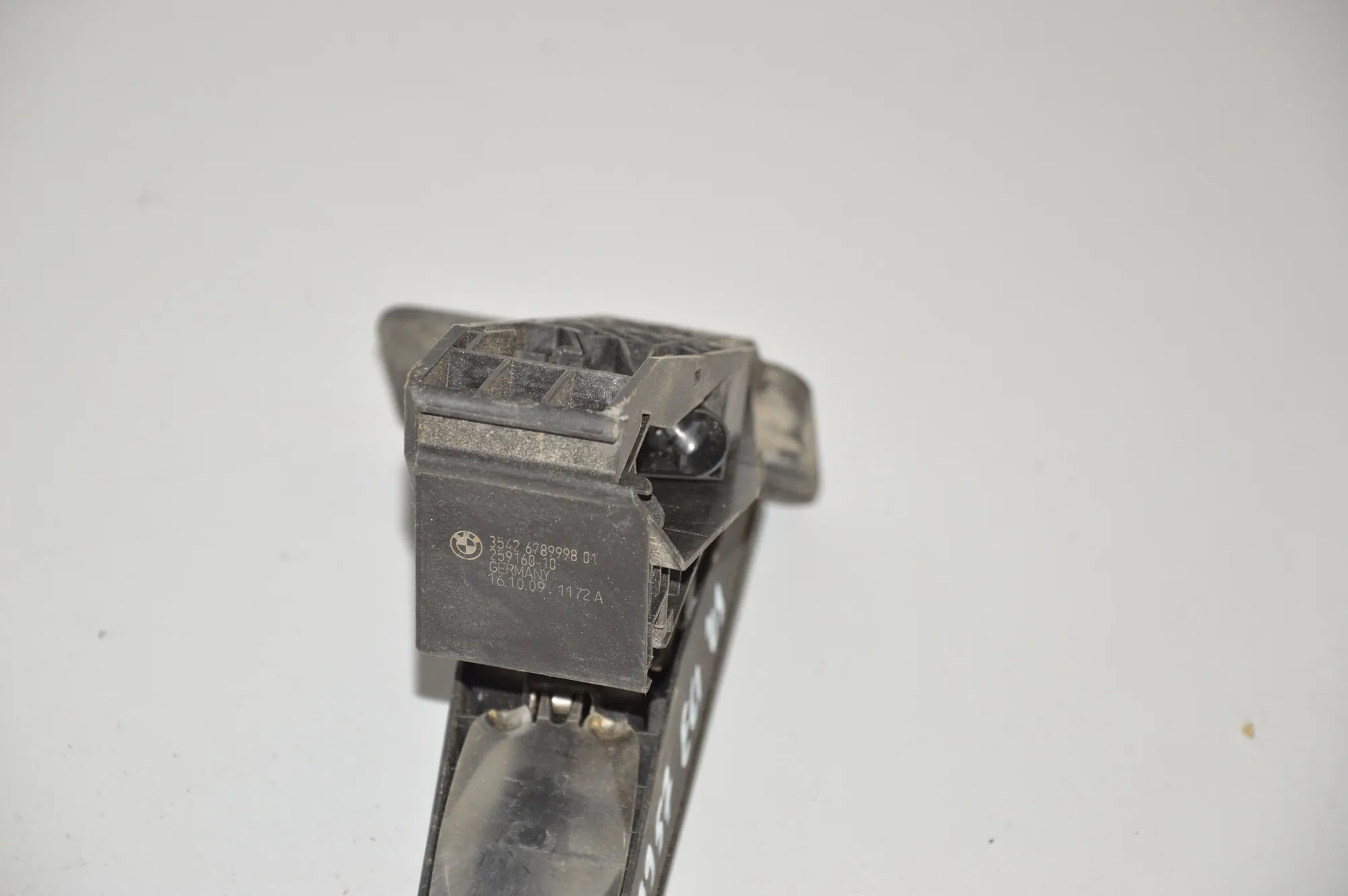 Throttle Pedal – OEM 6789998 · BMW 5 Touring (E61) BMW 5 Touring (E61) 2009 – 4