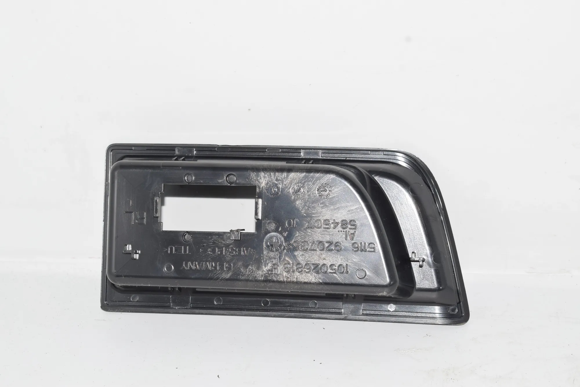 Other Interior Parts – OEM 9207358 · BMW 3 (F30, F80) 318 d 2015 – 2